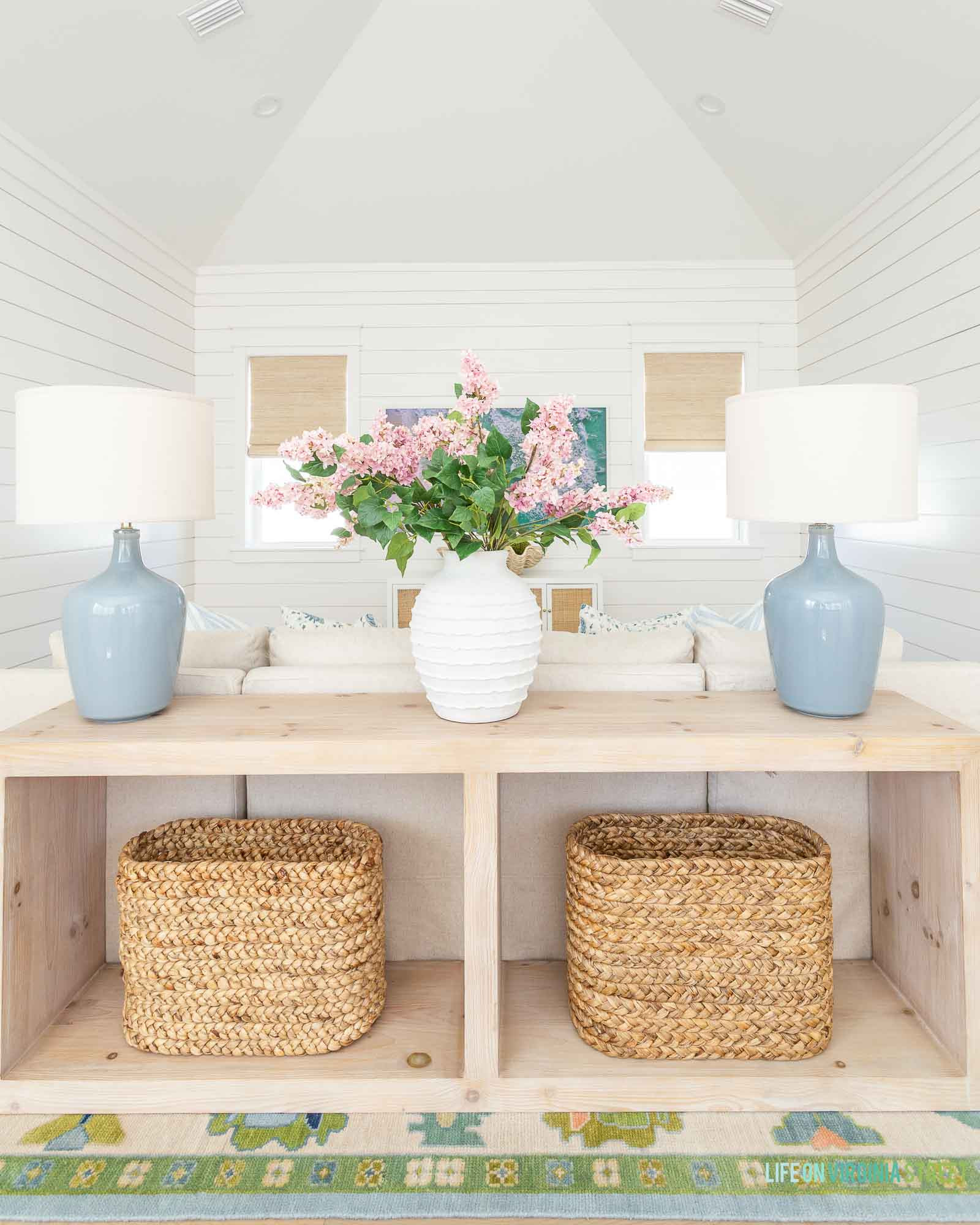 Modern spring coastal loft decor 🙌🏻🙌🏻

#LTKHome #LTKdayinmylife #LTKSeasonal