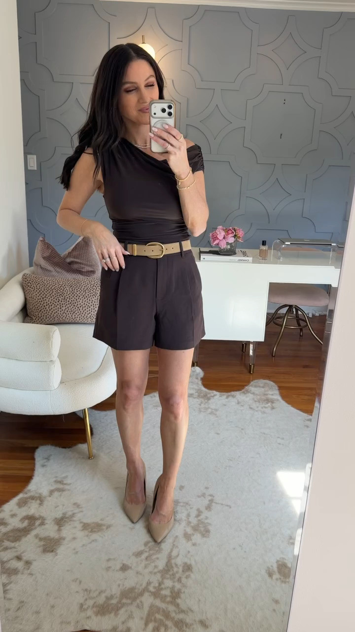 A monochrome brown moment — this one-shoulder top tucked into tailored shorts with a statement belt feels modern and pulled together. True to size in both pieces.

Aritzia Summer 2026 • Stylist Picks • Elevated Workwear 

 #LTKootd #LTKSeasonal #LTKOver40