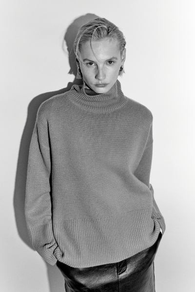 Cashmere-blend polo-neck jumper | H&M (UK, MY, IN, SG, PH, TW, HK)