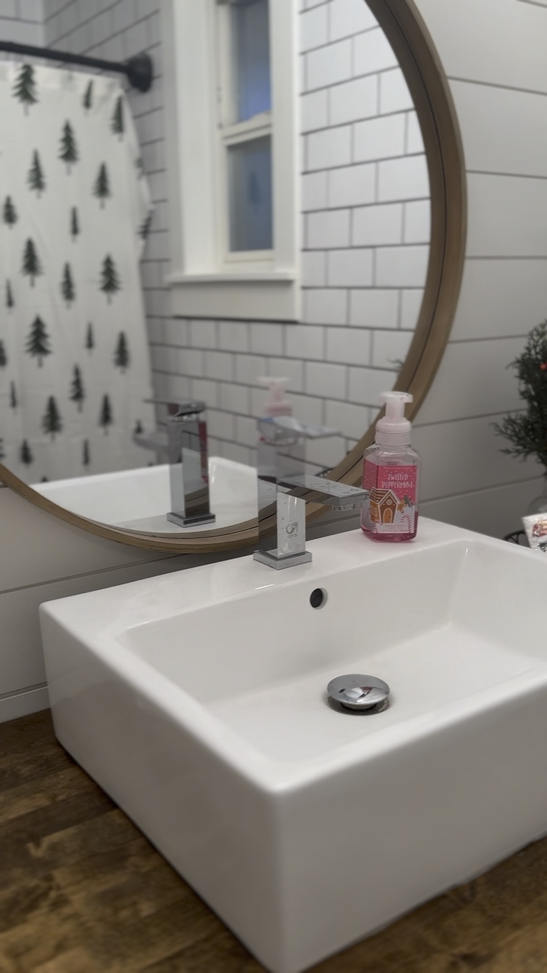 Christmas accessories// Christmas outfit// Christmas season// Christmas//
Trending bows// Christmas baby// baby girl first Christmas// baby boy first Christmas// Christmas decor// Christmas gifts// gift ideas// kids bathroom// guest bathroom// bathroom Christmas decor 

#LTKHome #LTKSeasonal #LTKHoliday