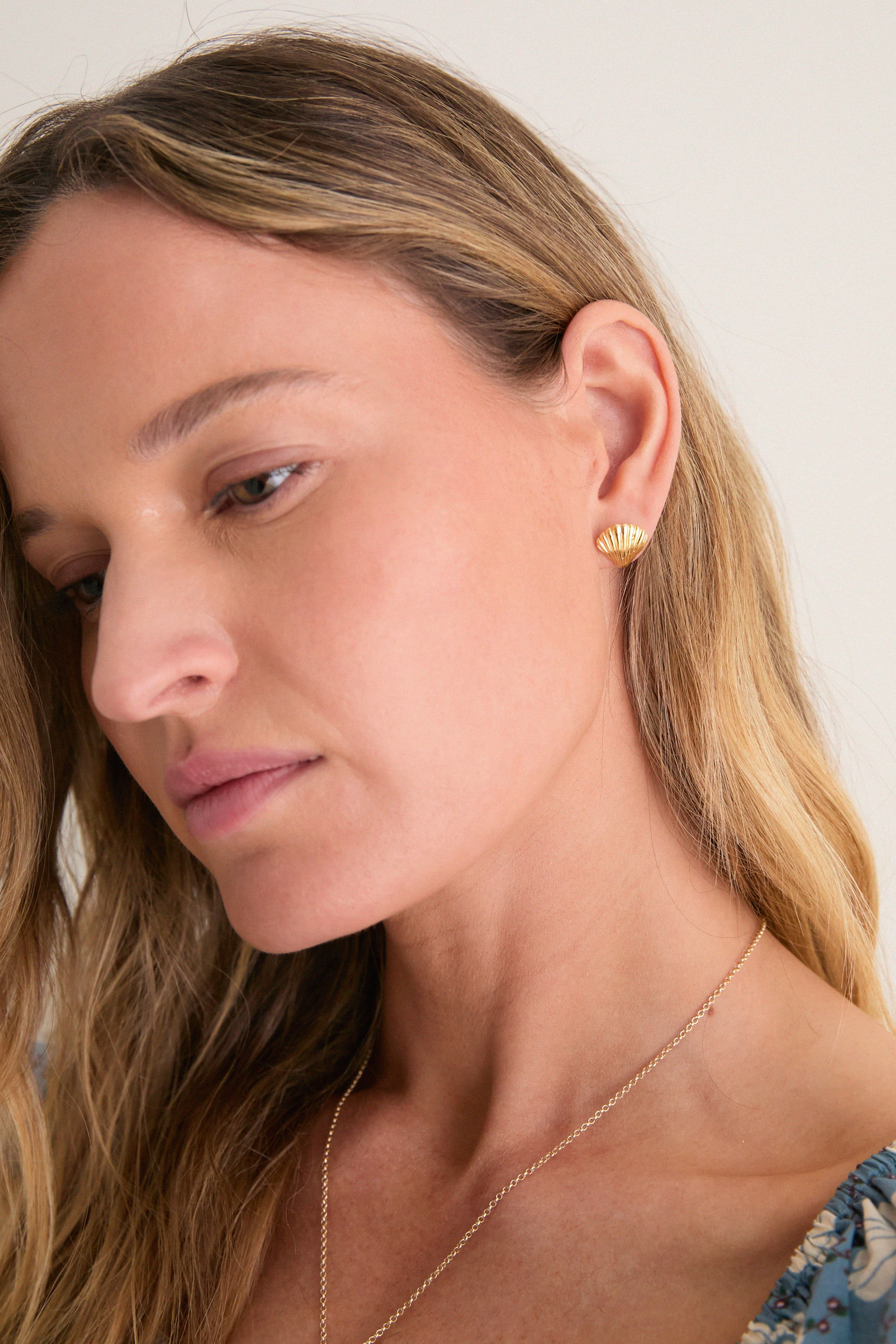 Gold Coquilles Mini Studs | Tuckernuck (US)