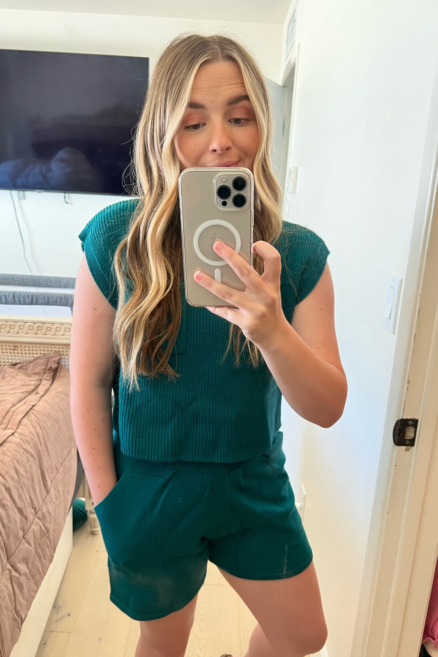 Free people DUPE but in a short set!!!!😍😍😍 #freepeople #freepeopledupe #amazon #amazondupe #dupes

#LTKFind #LTKGiftGuide #LTKfit