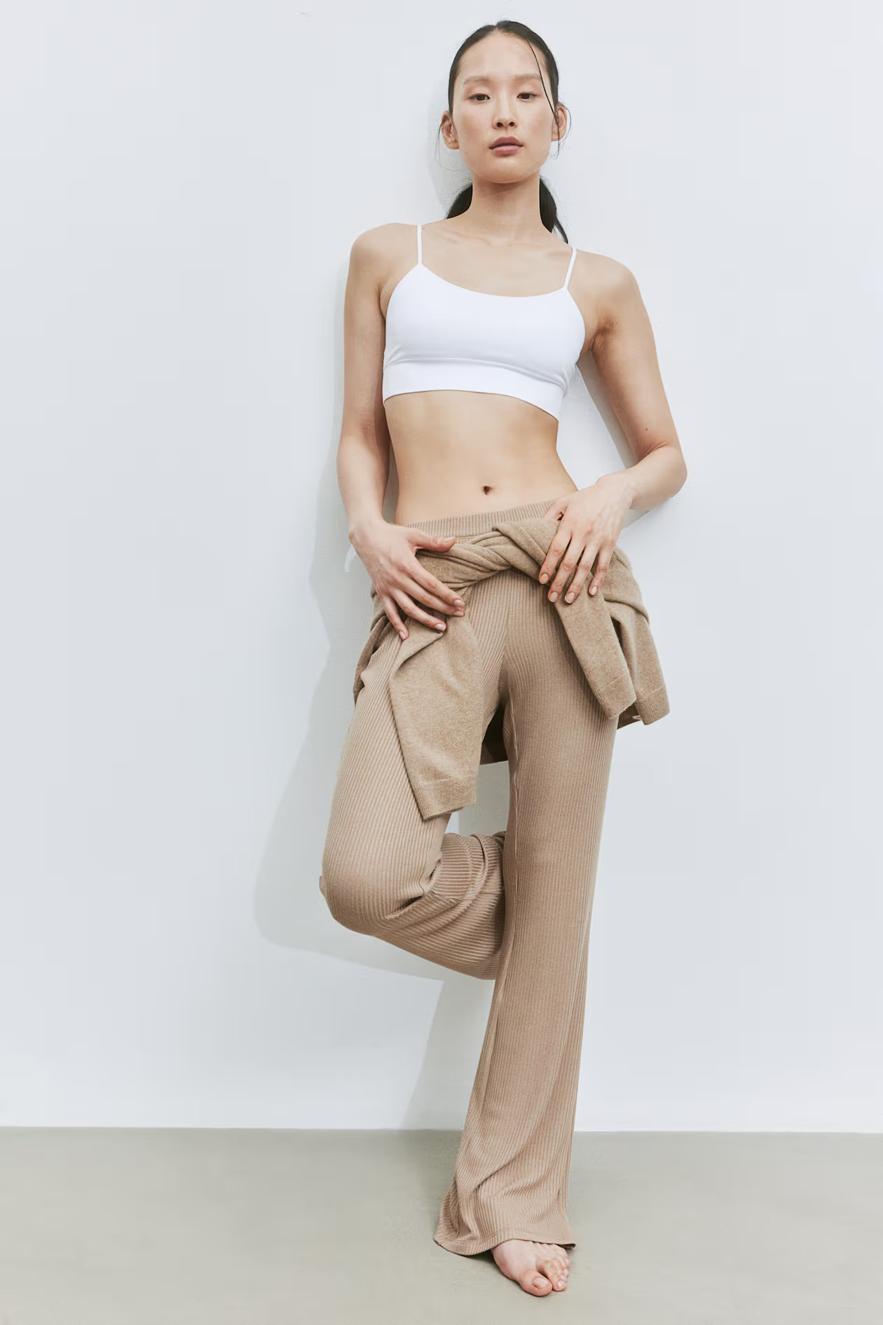 Flared trousers - Regular waist - Long - Beige - Ladies | H&M GB | H&M (UK, MY, IN, SG, PH, TW, HK)