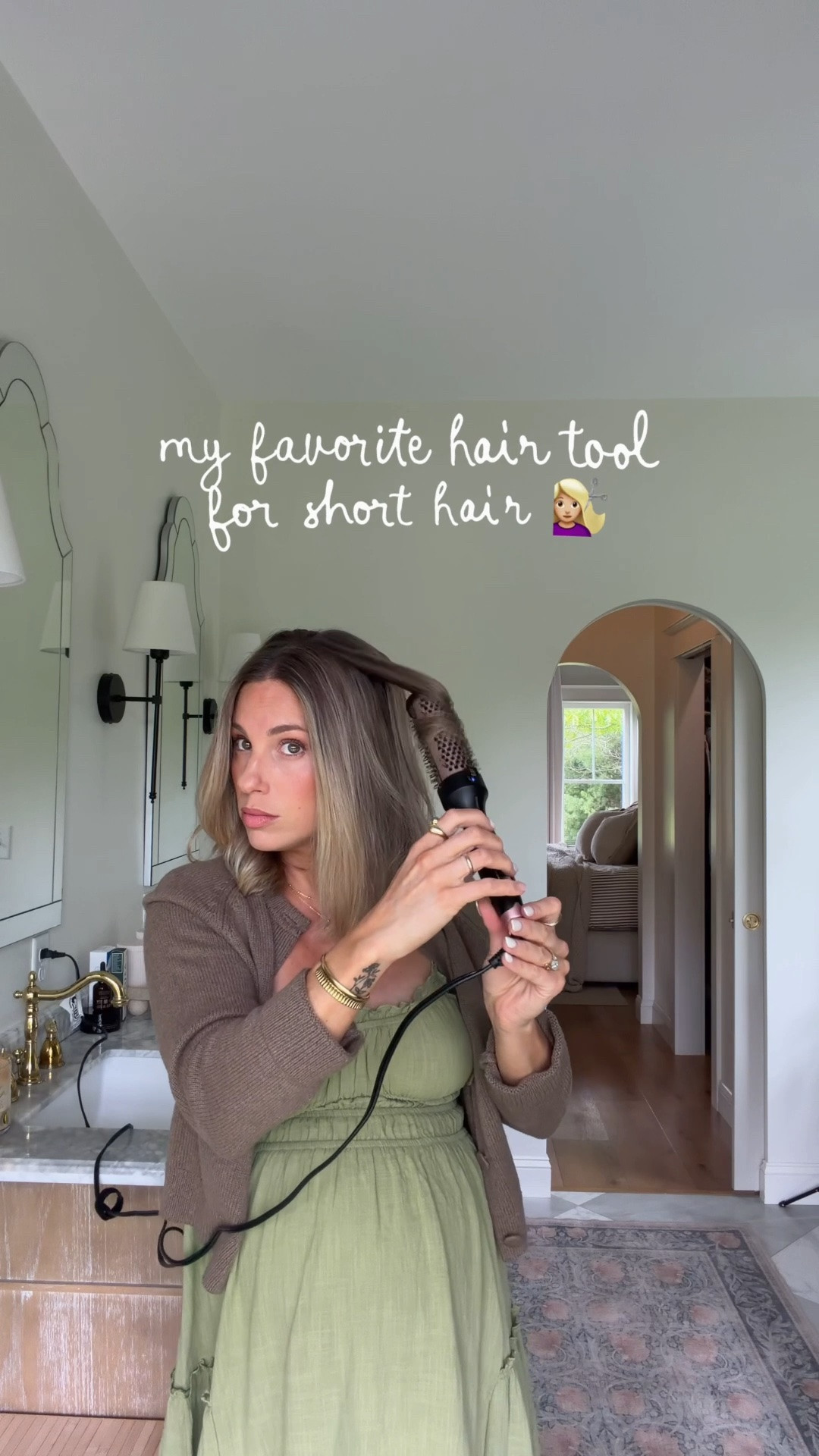 ￼ The perfect tool for quick touchups or effortless looking style 👏🏼👏🏼￼


Hair. tutorial. how to. beauty.￼

#LTKBeauty #LTKBump #LTKmomlife