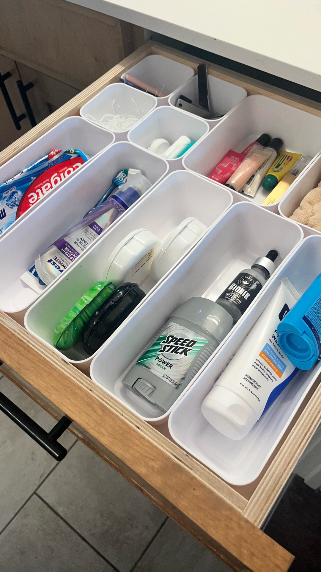 Day 4/30 if you want to join this challenge comment CHALLENGE below and I will send you the info! Each day I email you tips for each space.  I have loved having so many of you join me!! 

#professionalorganizer #homeorganization #organized #straightenupsis #daviscountyorganizer