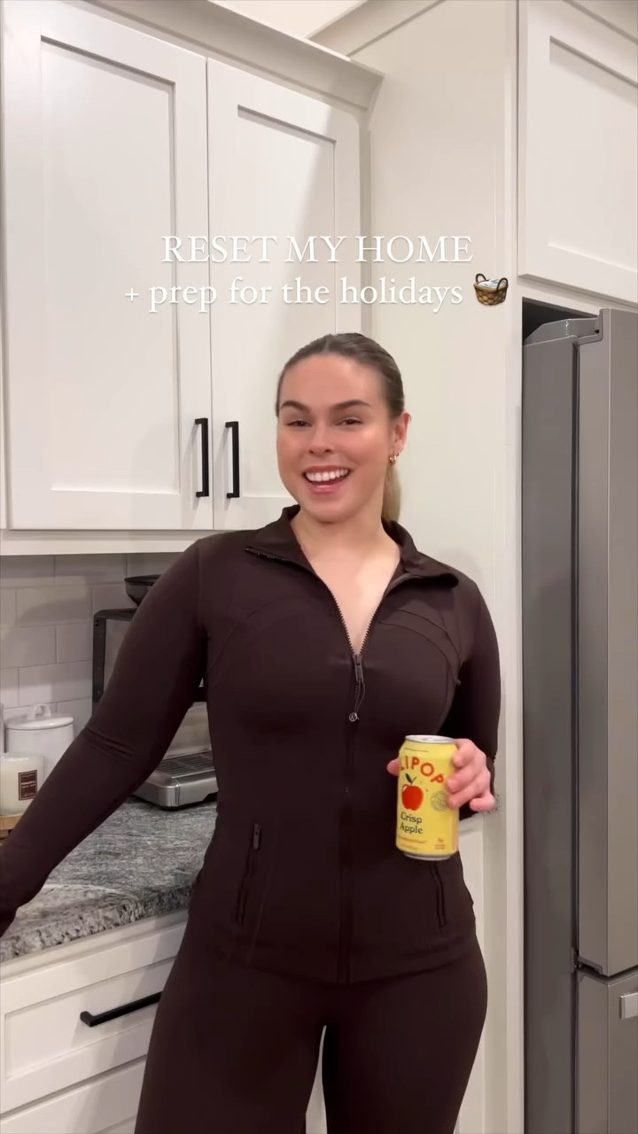 resetting my home before the holidays 🧺 comment SHOP to shop my must have cleaning products including my favorite @sharkhome vaccuum and @hoover carpet cleaner! 

#cleaning #cleantok #cleaningredients #cleaningmotivation #cleaningtips #cleaninghacks #cleaningproducts #cleaninghouse #cleaningday #holidayclean #holidaycleaning #holidayprep #thanksgivingprep #christmasprep #christmas #carpetcleaning #carpetcleaner #carpetcleaningtips #housecleaning #housecleaningtips