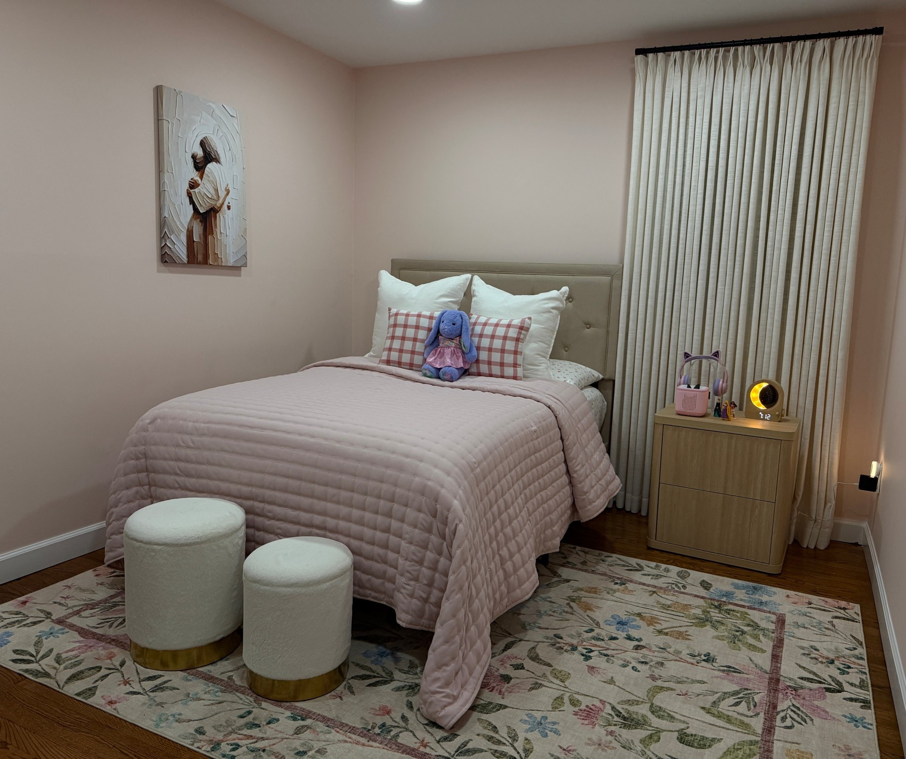 Girly bedroom 🌸🎀✨

#LTKSeasonal #LTKHome #LTKKids