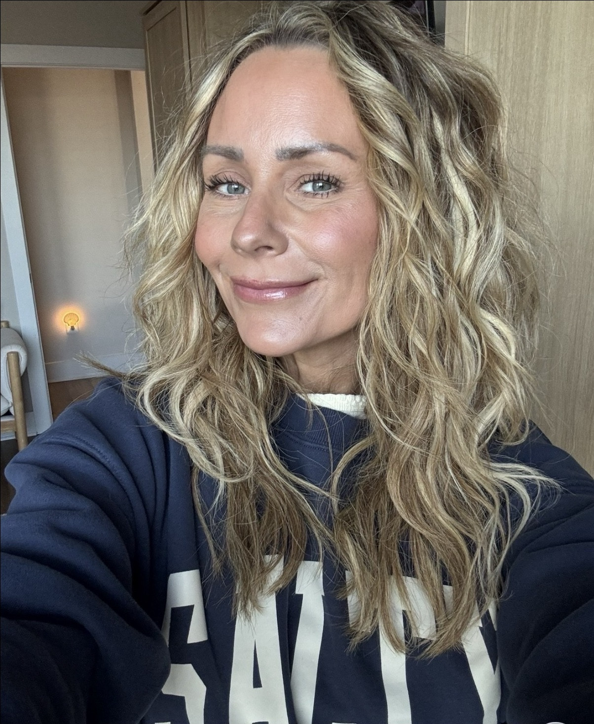 If you’ve ever asked what skincare I actually use… this is it. No 12-step mystery routine. Just the stuff I come back to morning and night.

✨ Cleanser that doesn’t strip
✨ Pads that fake perfect pores
✨ Glow serum that makes me look alive (even when I’m not)
✨ Moisturizers I trust when my skin is having a full-blown meltdown
…and yes, even the nose hair trimmer. I’m not above it.

Everything’s linked on my LTK + Amazon, and it’s saved under “Winter Skincare Routine.”
Comment SKIN and I’ll DM you the full list 💧