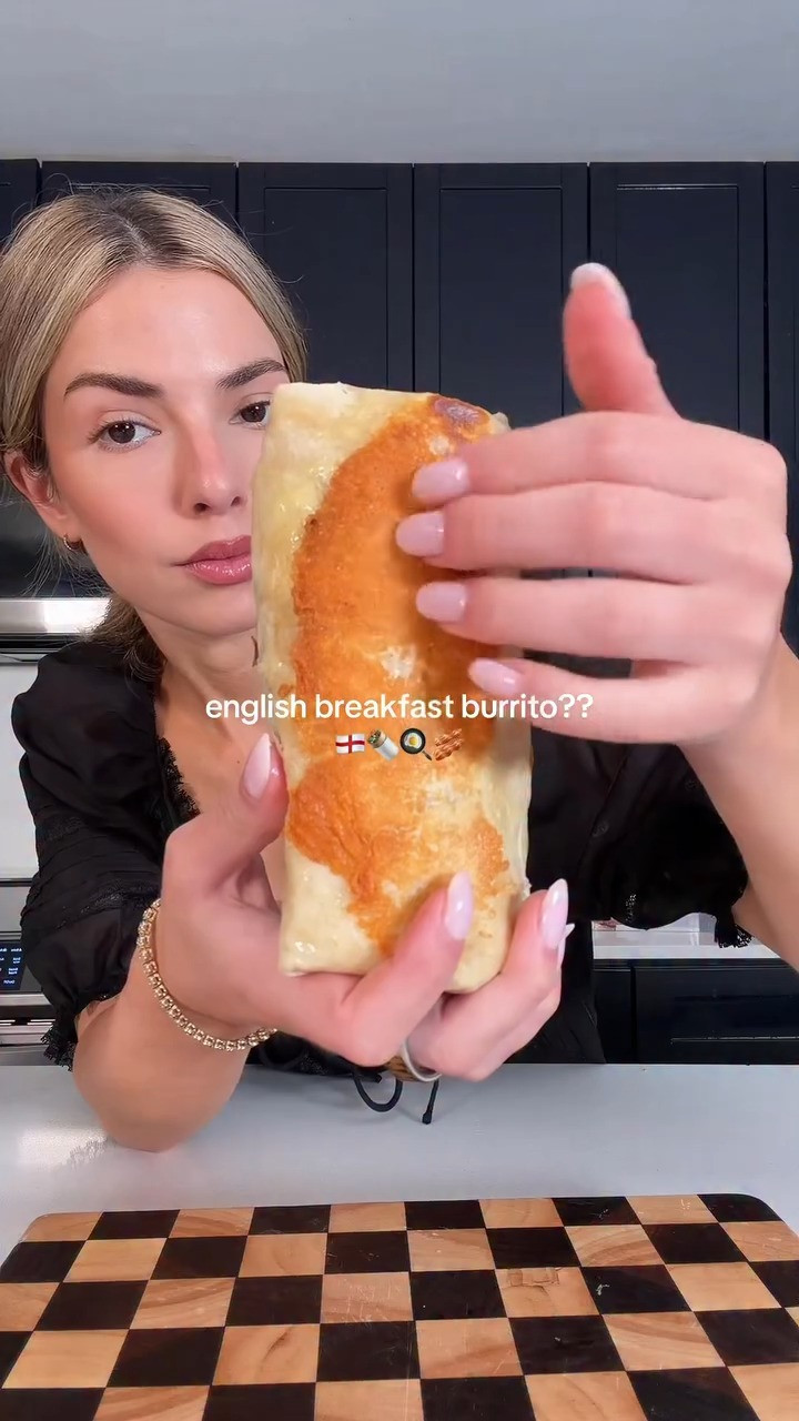 A very beige burrito #englishbreakfast #breakfastburrito 

 #LTKfoodie