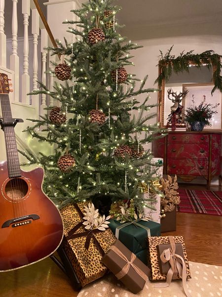 Christmas home tour, Christmas decor, holiday decor, Christmas tree, gift wrap, formal living room 

#LTKHoliday #LTKhome