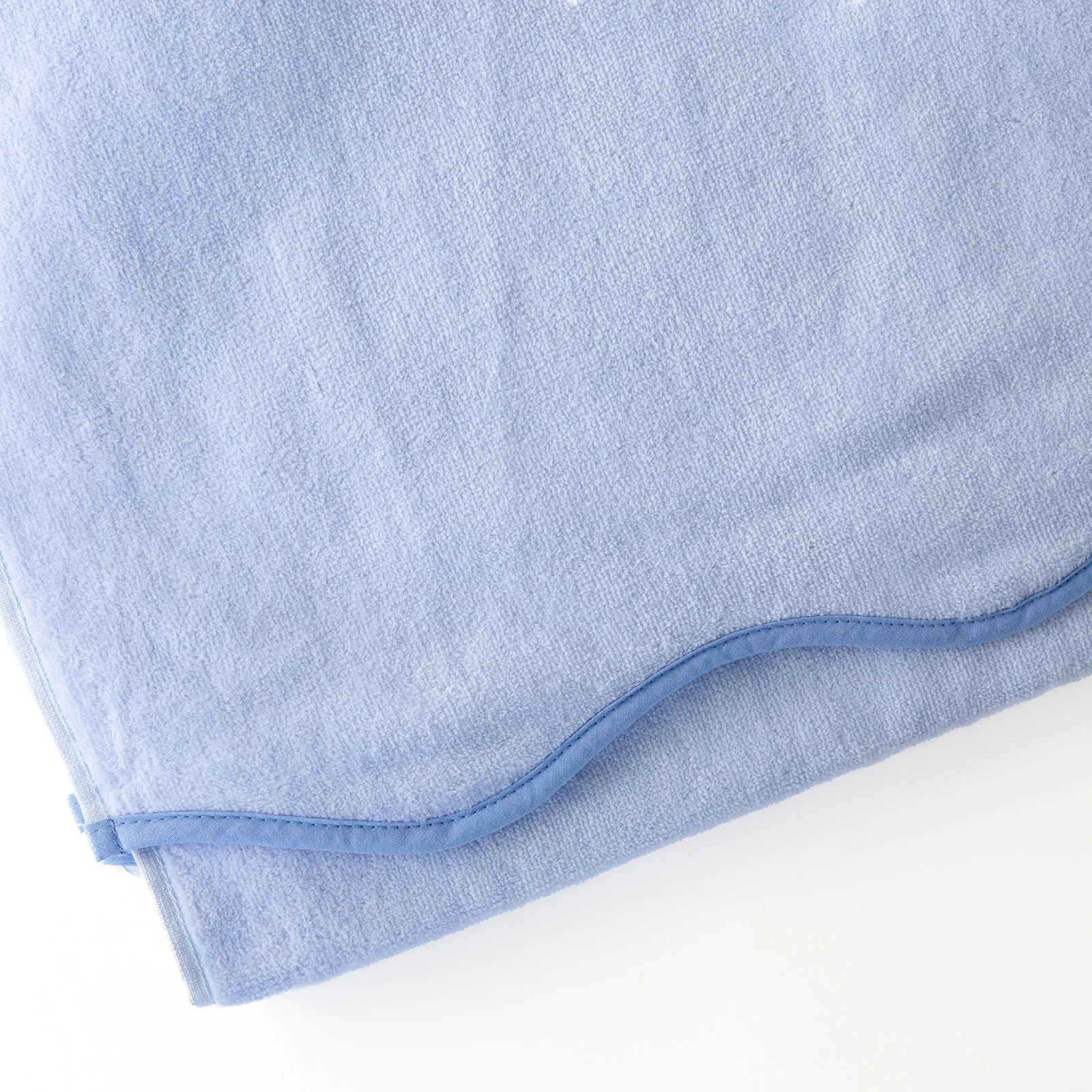 Alexandra Scalloped Edge Beach Towel | Gray and Fay