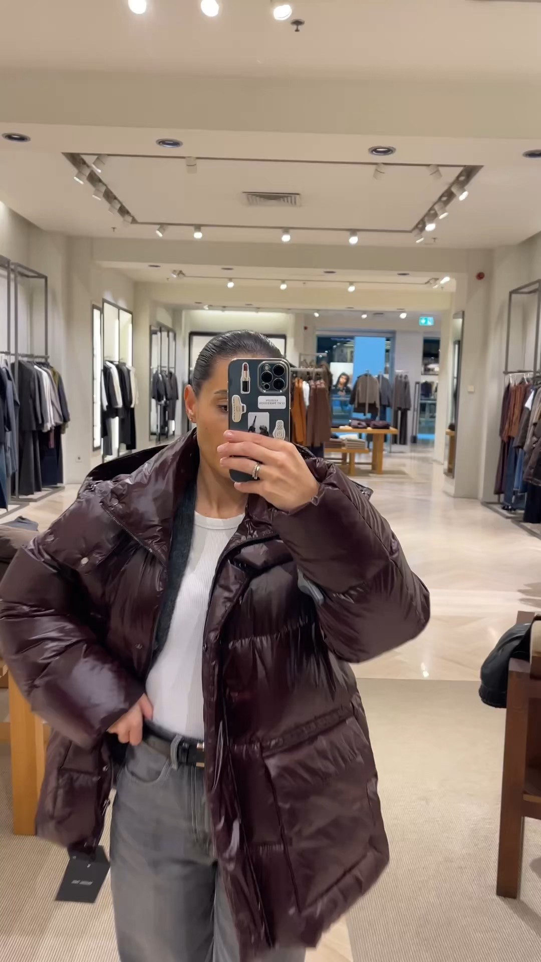 The most popular Massimo Dutti puffers this season 🤎
Elegant, timeless and perfectly tailored — ideal for a chic winter wardrobe.
For reference, I’m 158 cm talll