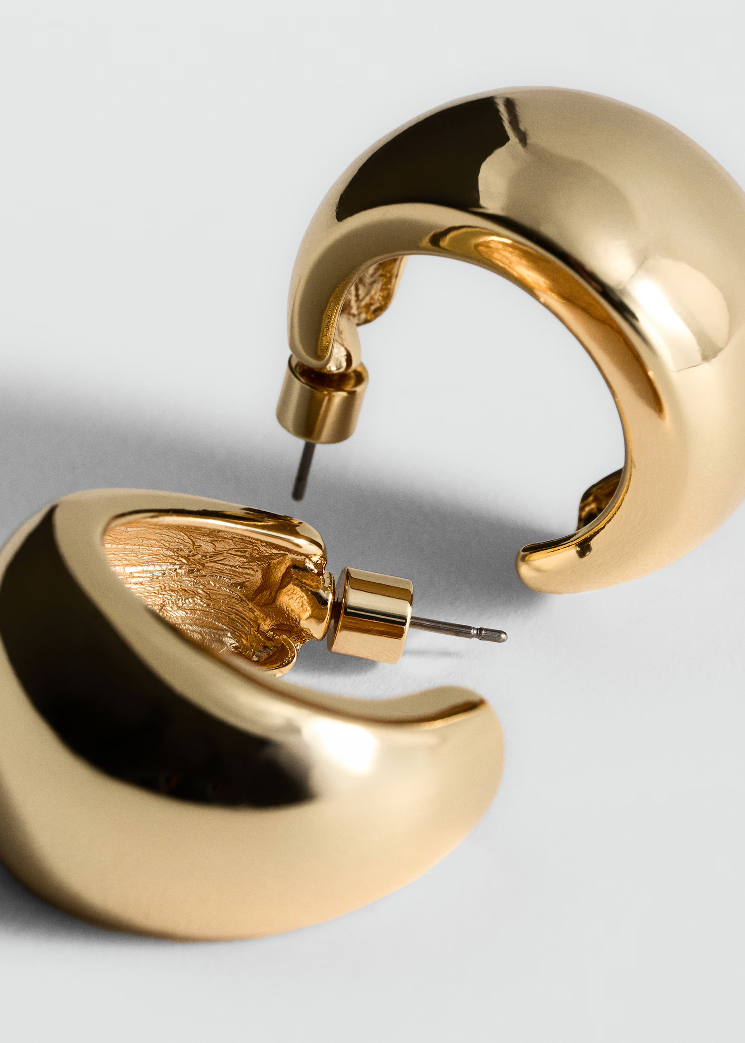 Volume hoop earrings - Women | MANGO United Kingdom | MANGO (UK)