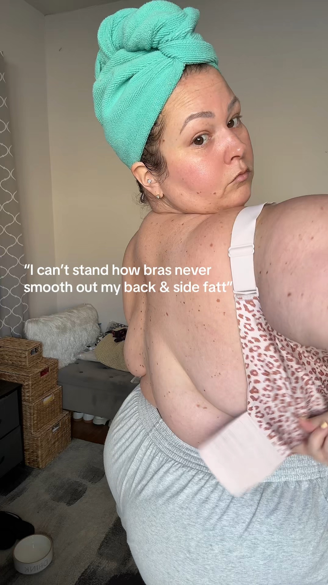 Wireless jelly bra on a plus size with back fat 👏🏼👏🏼 do you see the smoothing it gives! 

#bra #bras #wirelessbra #jellybra 

#LTKPlusSize