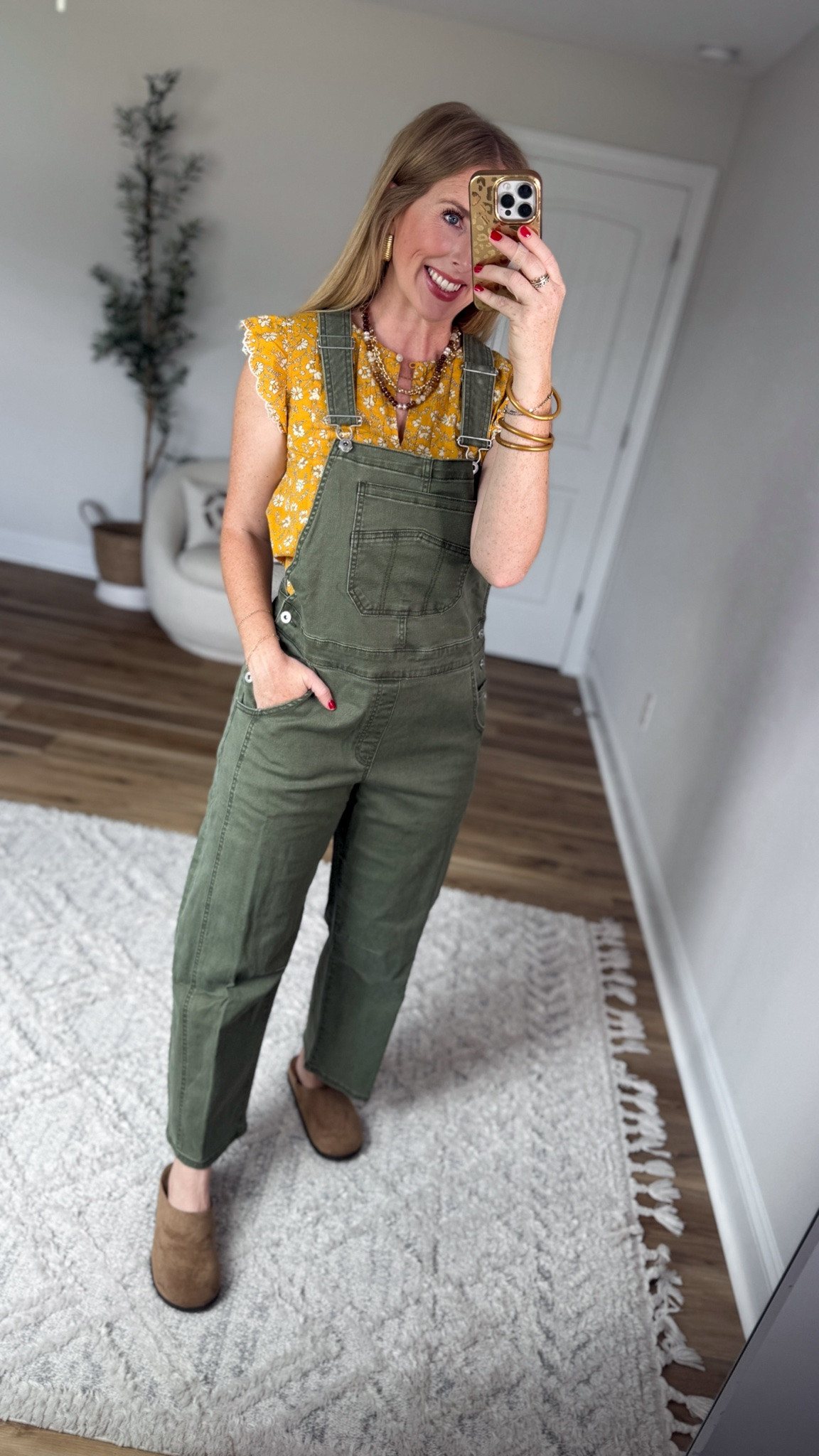 Weekend Walmart Wins try on
Yellow flutter sleeve top- small
Barrel leg overalls- medium

#LTKootd