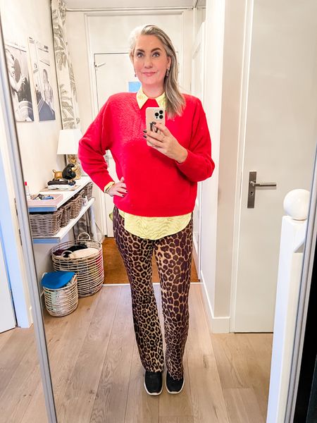 Outfits of the week

Fuchsia pink sweater (that somehow looks reddish on camera) over a bright yellow blouse (Shoeby) and Leopard flared leggings and black Skechers sneakers. 

Sweater M
Blouse L
Leggings M tall
Sneakers tts

#LTKstyletip #LTKeurope #LTKcurves