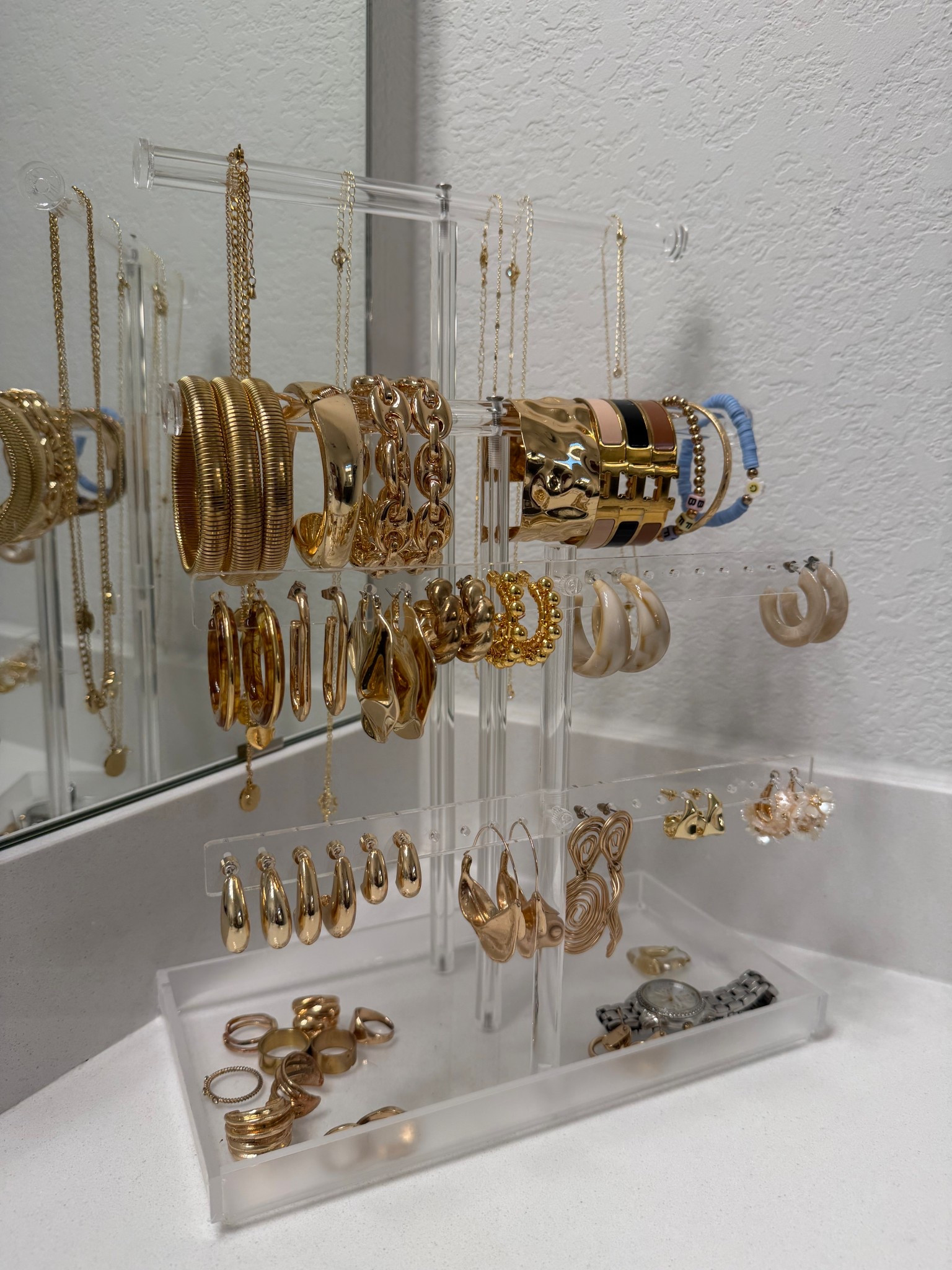 Finally purged and organized my jewelry that I keep in heavy rotation for display which was super affordable and easy to use! 

#jeweryorganizer #organization #homefinds

#LTKFindsUnder50 #LTKBeauty #LTKdayinmylife