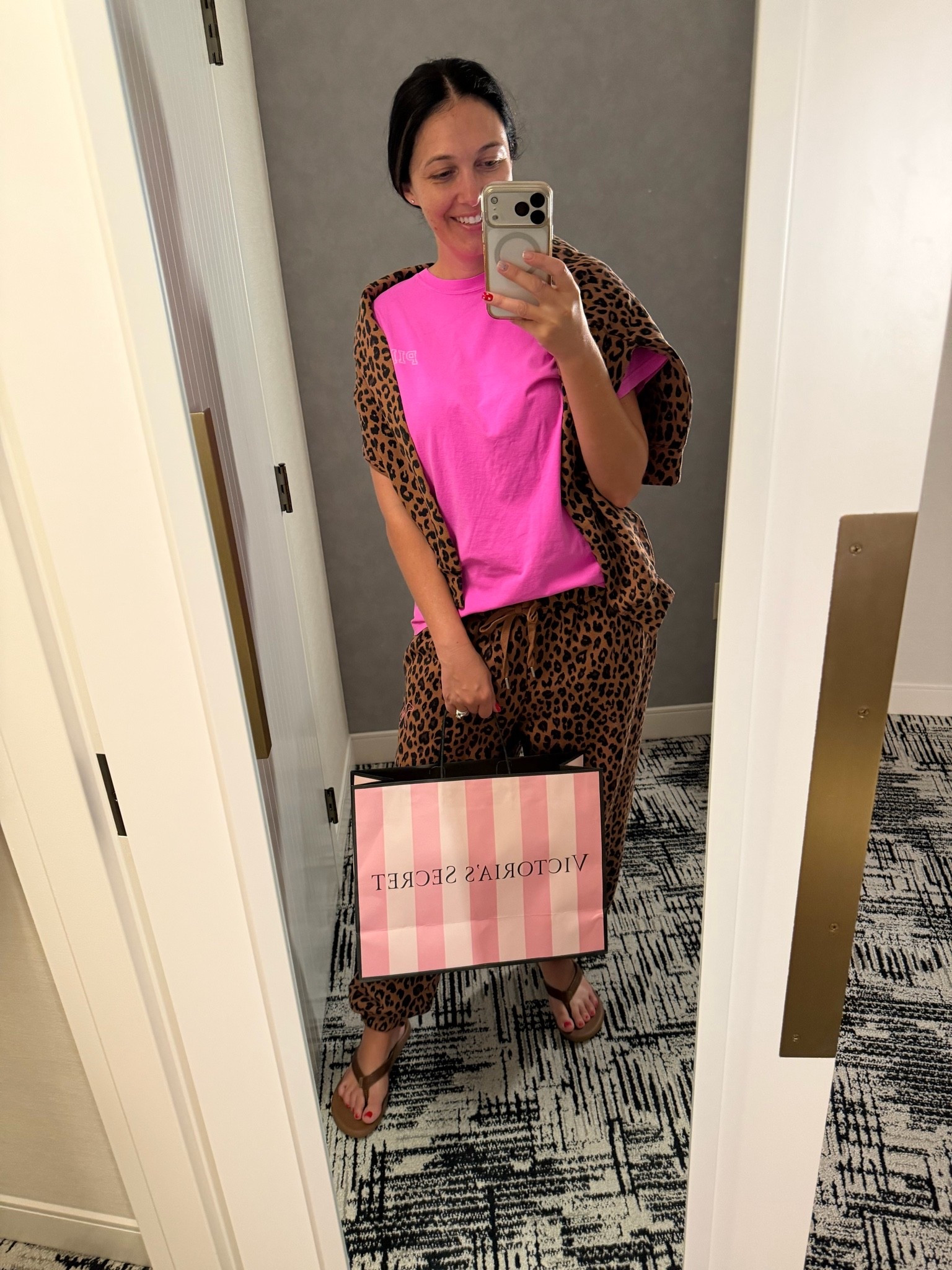 Victoria Secret Sale 💖

#victoriassecret #sale #vssale #traveloutfit #sweatset #semiannualsale

#LTKootd #LTKTravel #LTKmomlife
