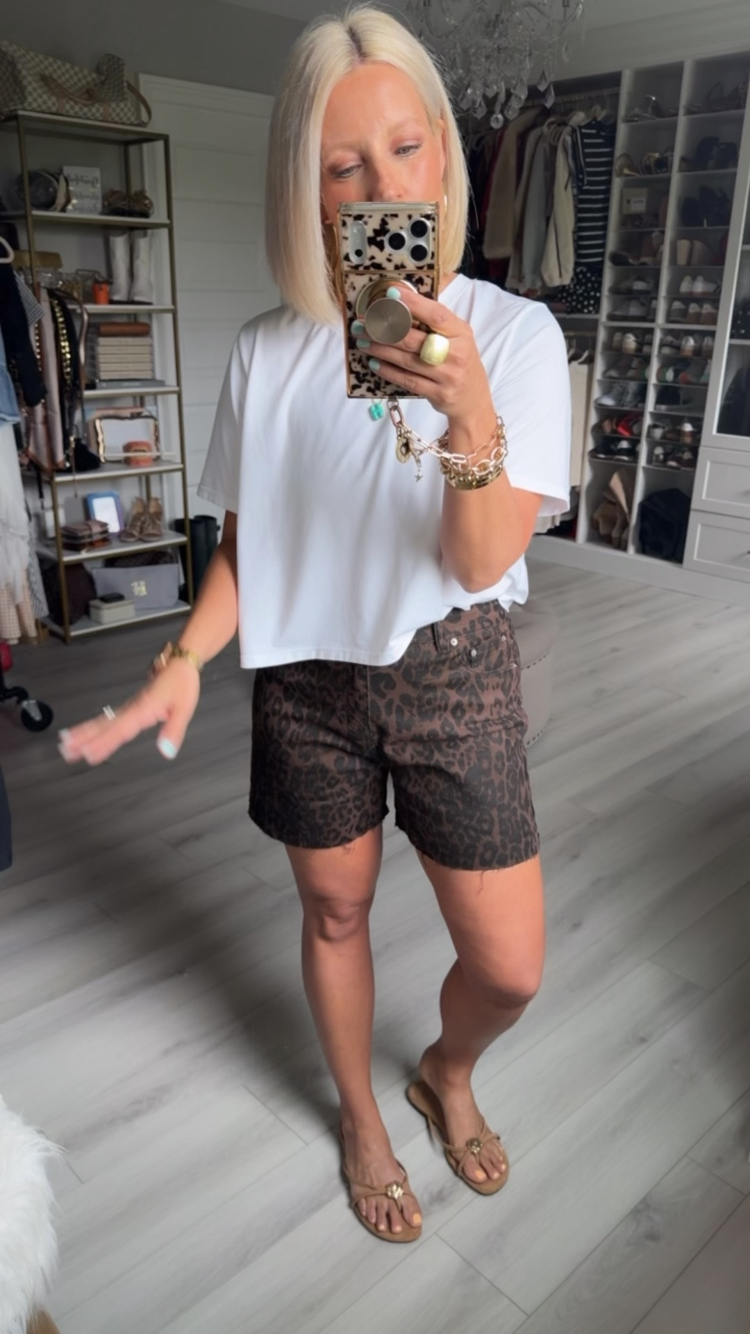 I’ve been loving the denim version of these shorts for over year now so when I saw they came in a leopard print I had to grab them!!
⬇️⬇️⬇️
Tee medium
Shorts sized up 2 sizes to an 8 for a very relaxed fit!

#LTKSaleAlert #LTKSeasonal #LTKOver40