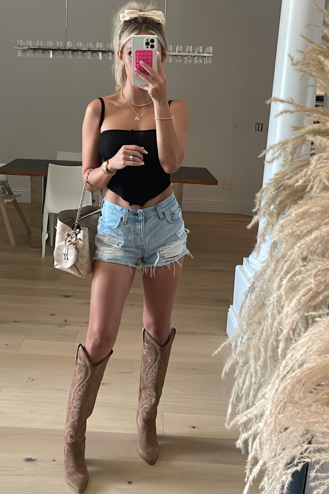 Yeehaw 🤠 Perfect little country concert fit! 
