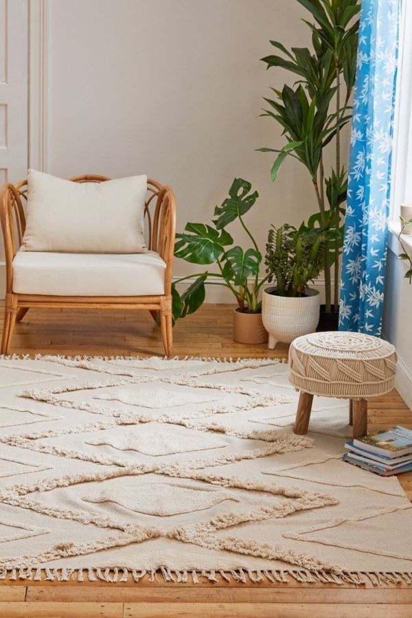 Lucy Tufted Rug | Urban Outfitters (US and RoW)