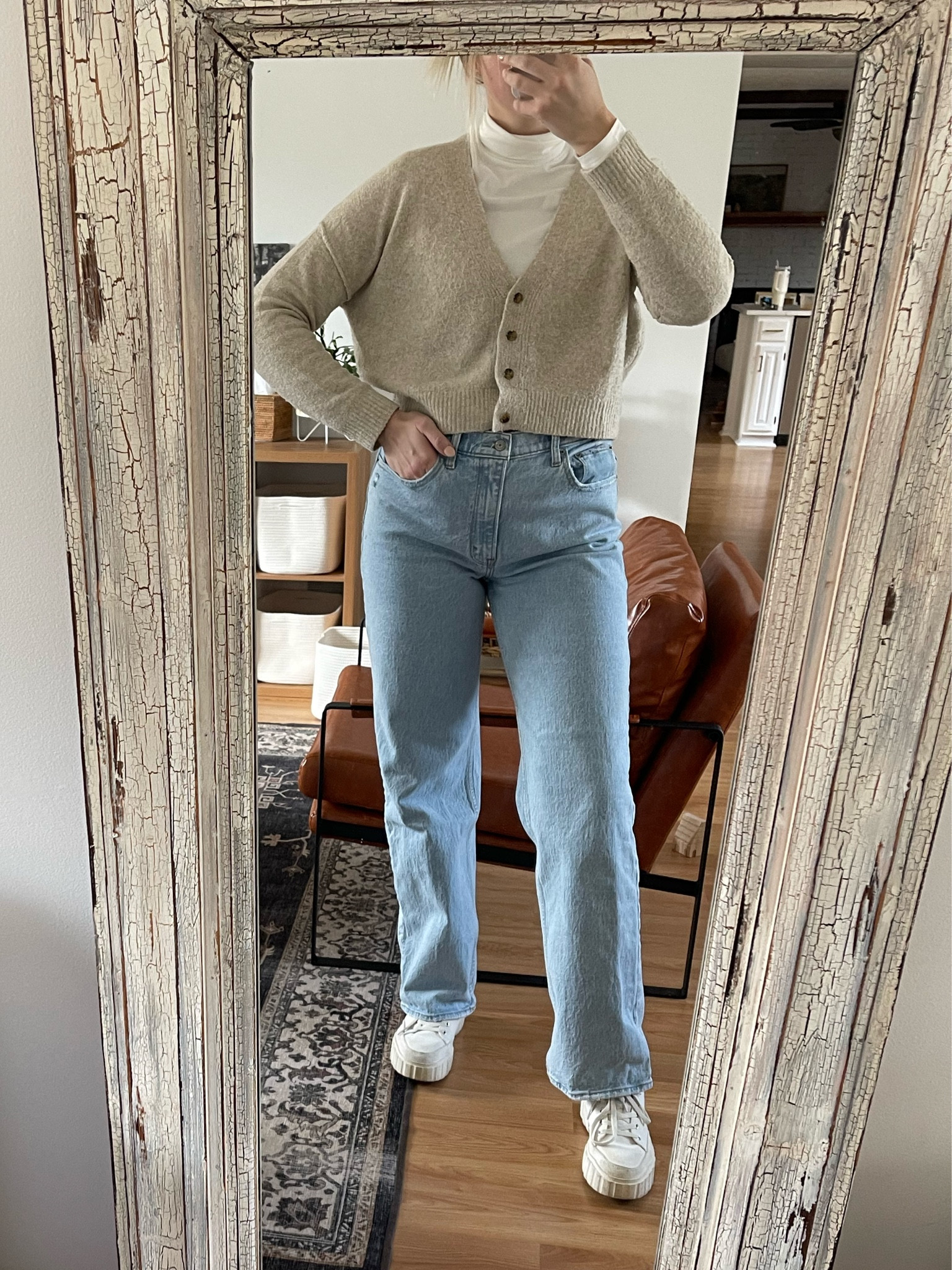 added this white turtleneck to my outfit today for a little extra coverage & to switch up the look 🤍 might as well make the most of these cold days am I right?!😆

turtleneck: L
cropped cardigan: L
jeans: 30L (tts for looser fit but size down for more snug)
sneakers: 9

#LTKunder50 #LTKstyletip #LTKfit