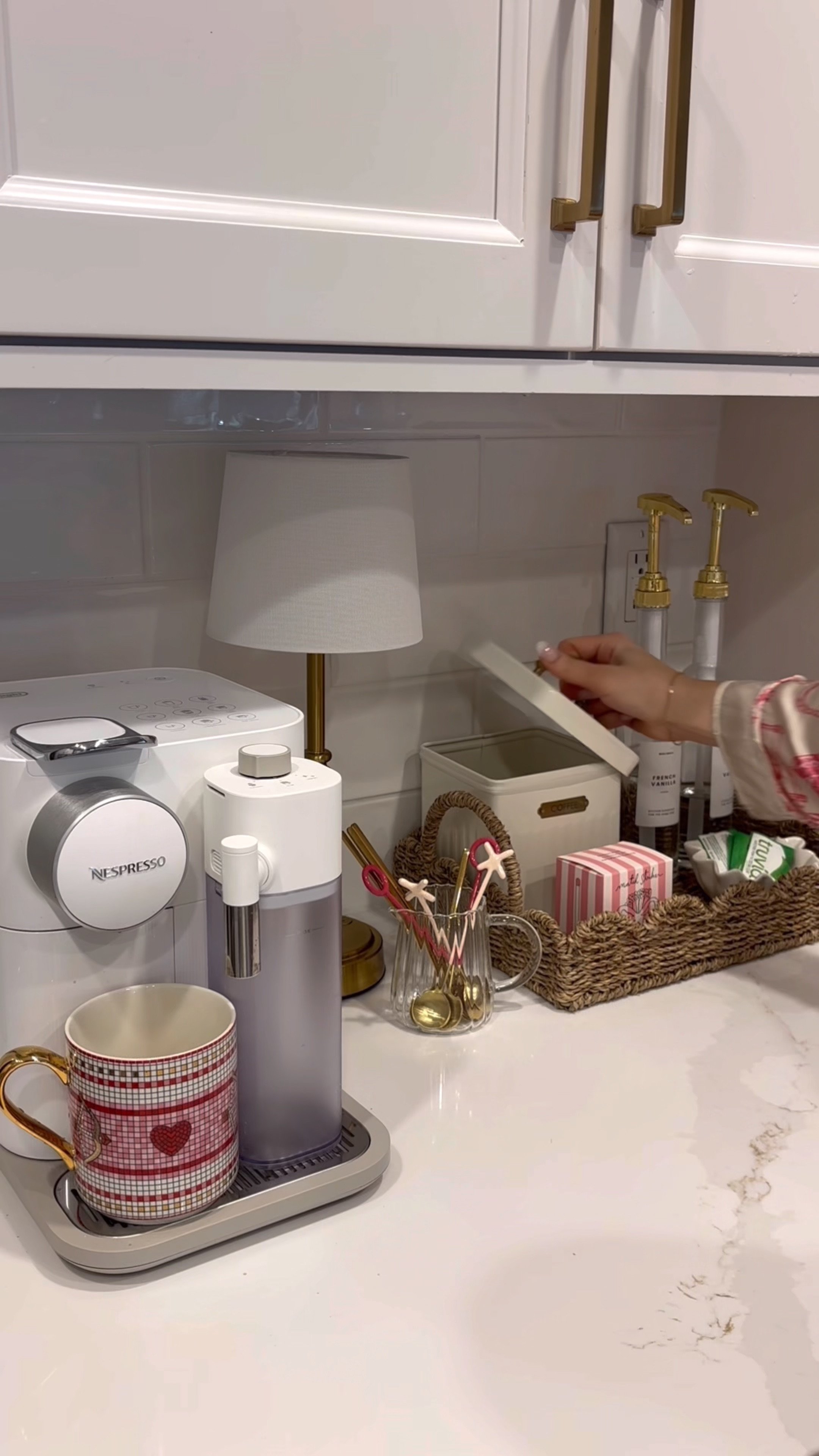 Make my coffee with me!


Pink aesthetic 
Valentine’s Day decor
Home decor finds
Wake up with me 
Spring decor 

#LTKStyleTip #LTKHome #LTKWatchNow