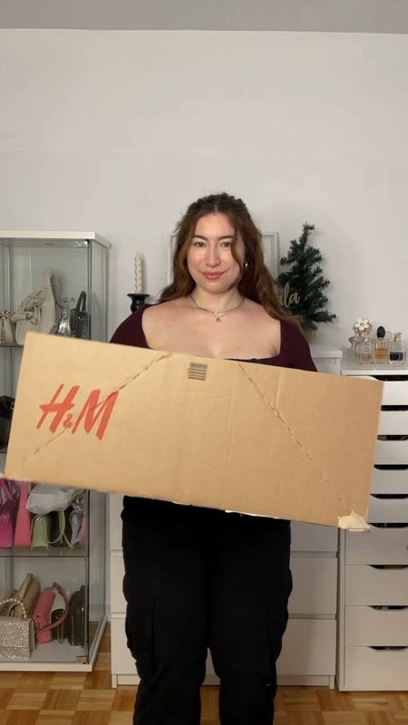 keep or return 🤔 let’s try on this huge h&m winter haul ❄️

all items linked in my LTK 💕




[ winter haul, winter fashion inspo, chunky sweaters, half zip sweater, plaid oversized blazer, going out tops, black trench coat, cozy fashion, cold weather style, #midsizeblogger #tryonhaul #clothinghaul #hmxme #winterfashion #winterstyleinspo #keeporreturn #buyorbye #cozycore #coldweatherfashion #theperfectsimple #oversizedsweater #styledujour #mystylediary ]

#LTKstyletip #LTKmidsize