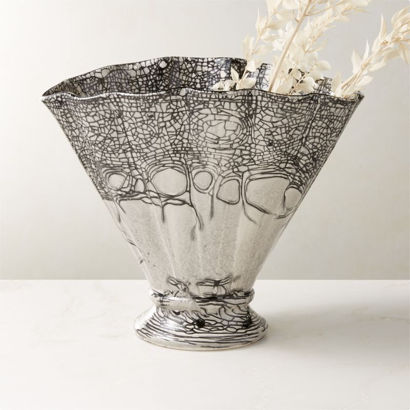 Cavo Modern Scalloped Black And White Vase + Reviews | CB2 | CB2