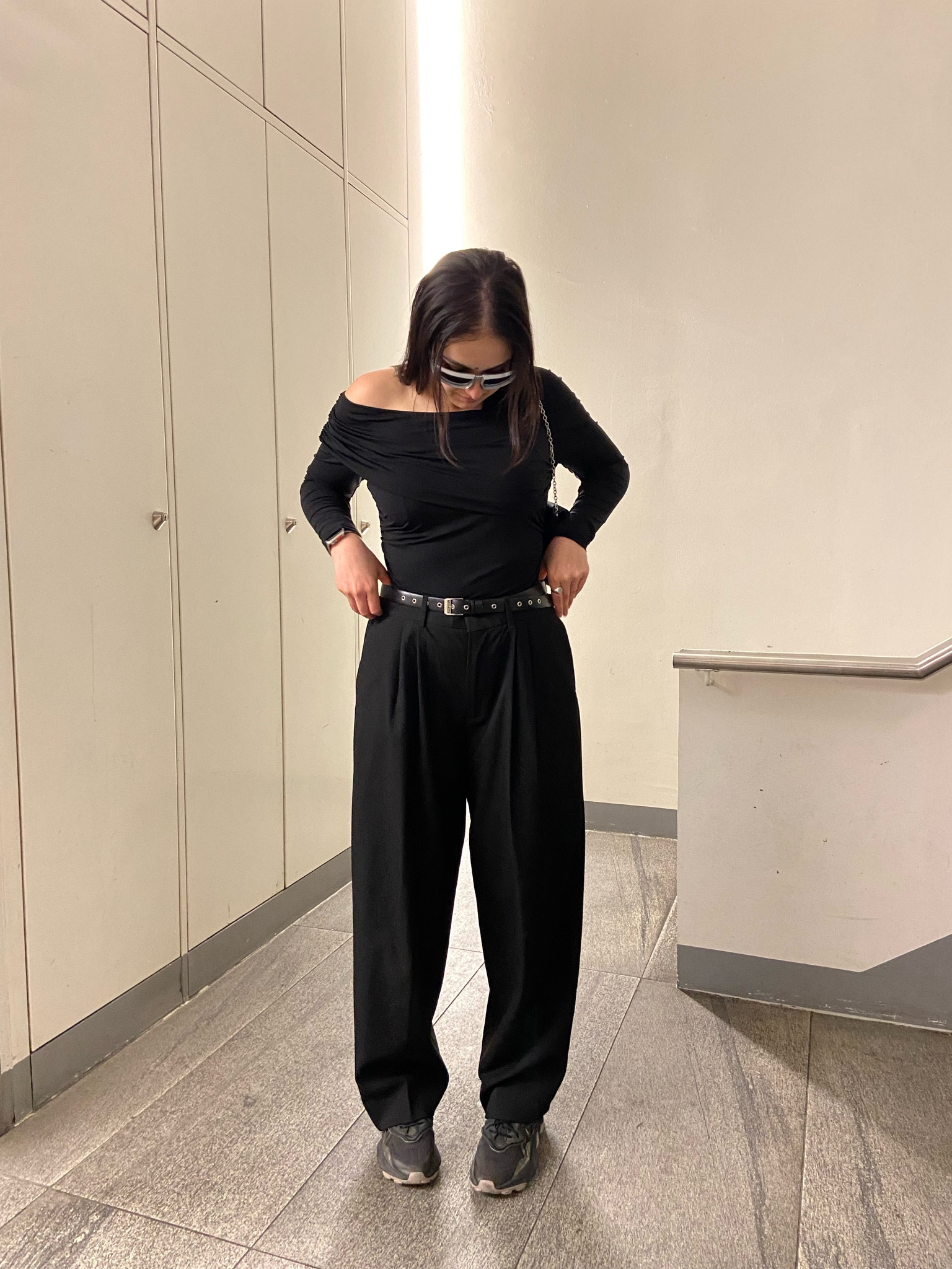 H&M shoulder blouse & wide fit trousers, Diesel belt, Adidas sneakers, Apple Watch, Zara shoulder bag & Shein sunglasses 

#LTKcurves