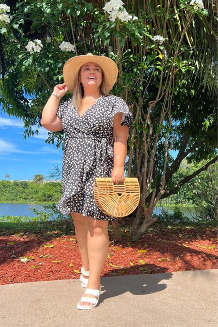 The perfect floral dress from Amazon! So comfortable and flattering! Under $30 🙌🏻🙌🏻🙌🏻
Summer outfit, summer dress, floral dress, mini dress, summer dress 


#LTKstyletip #LTKcurves #LTKSeasonal