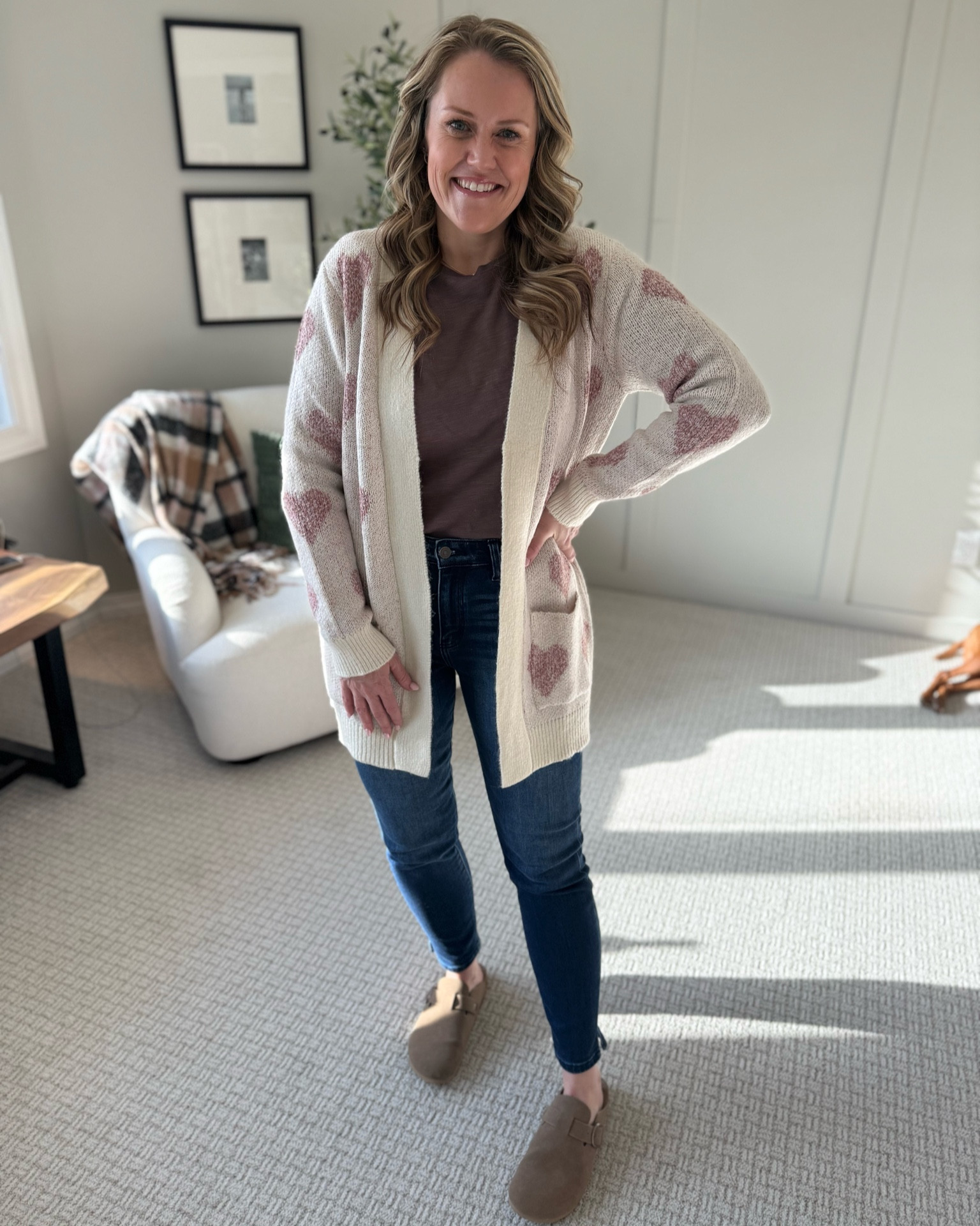 Valentine’s Day outfits

Maurices fashion  mom outfit  red sweater  jeans  galentine’s day outfit  winter outfit  belt bag  winter fashion

#LTKSeasonal #LTKFindsUnder50 #LTKStyleTip