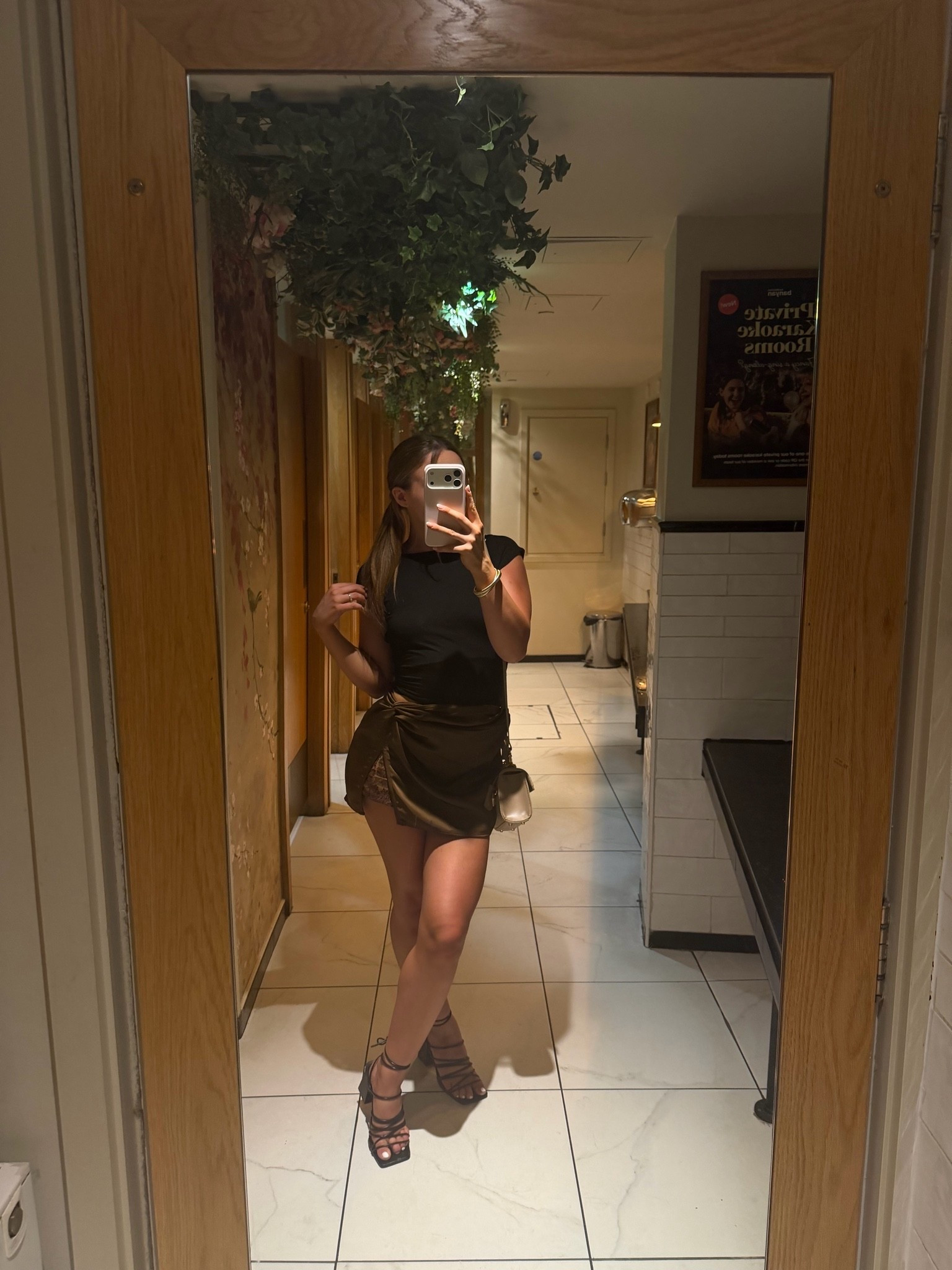 In love with this skirt 🧸🤎🫶

Boohoo discount code FAYEIZZE ✨

#skirt #satinskirt #goingoutoutfit #goingoutoutfitinspo #datenightouttit

#LTKstyletip #LTKdatenight #LTKuk