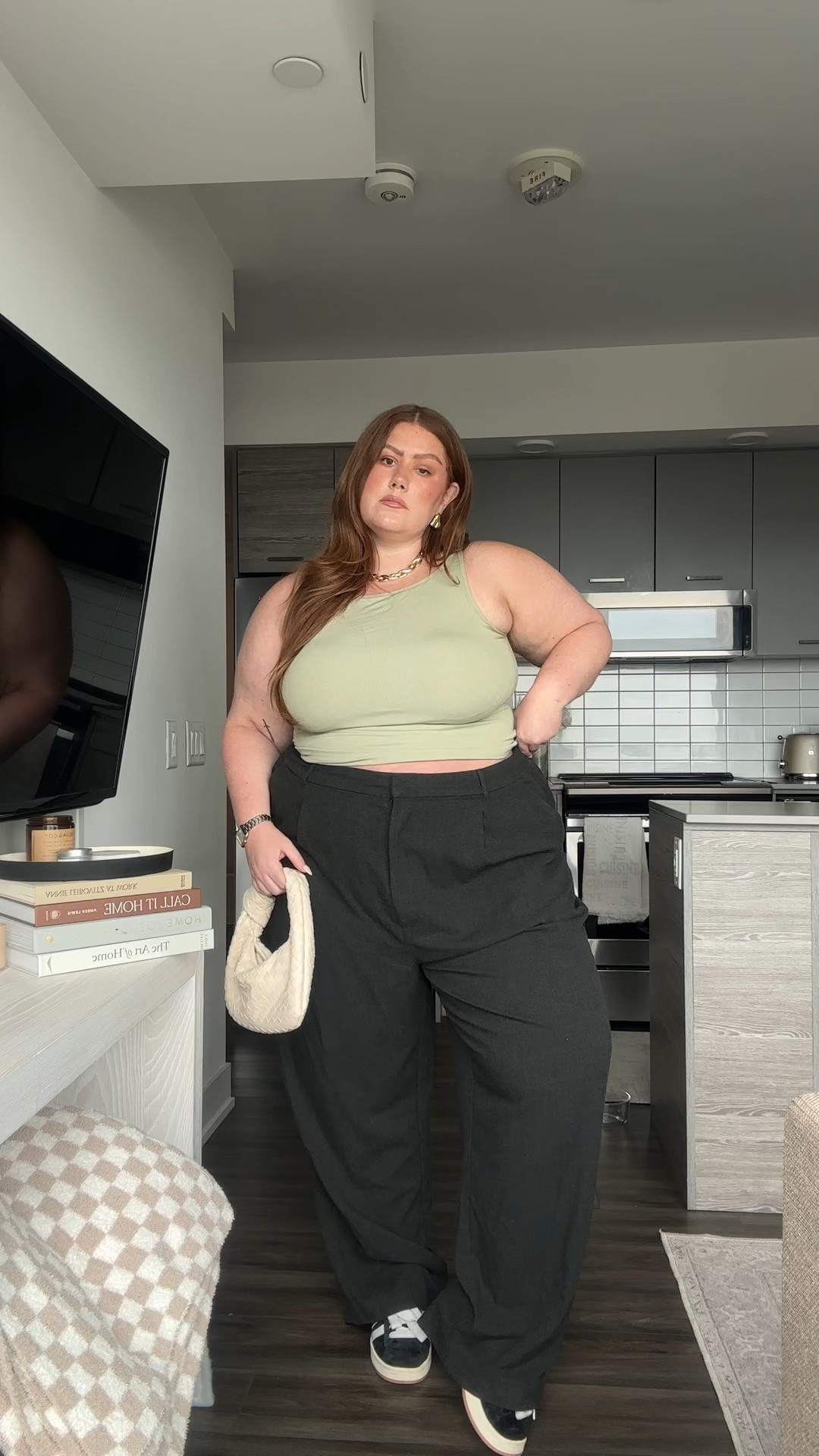 Plus size trouser pants that are office appropriate or can be styled more street style! 

The dark grey colour is from last year - they’re update colour options each season! 

Wearing a size 3X