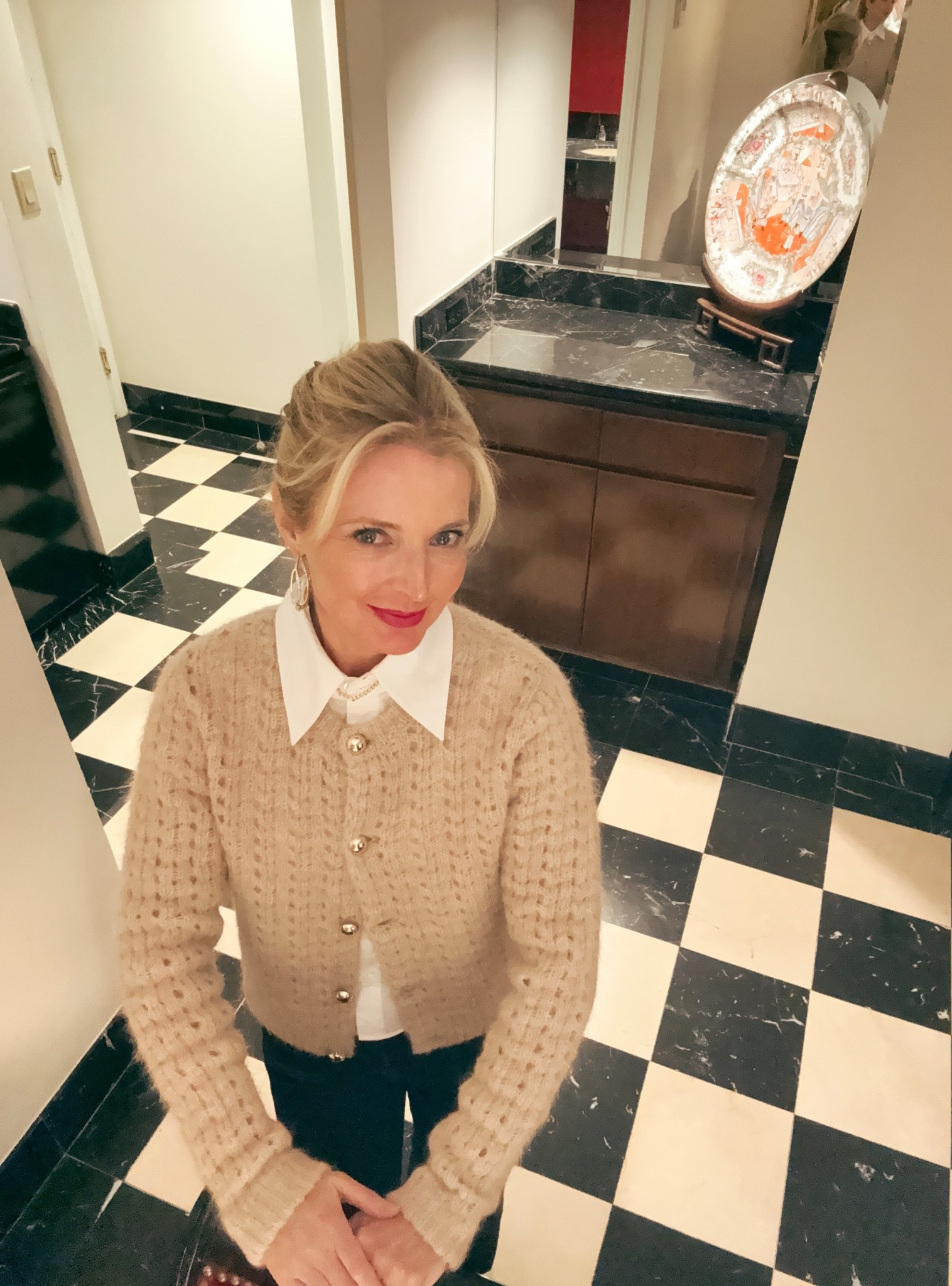 This cardigan is so cozy and perfect for winter 😍

#LTKSeasonal #LTKOver40 #LTKgrwm