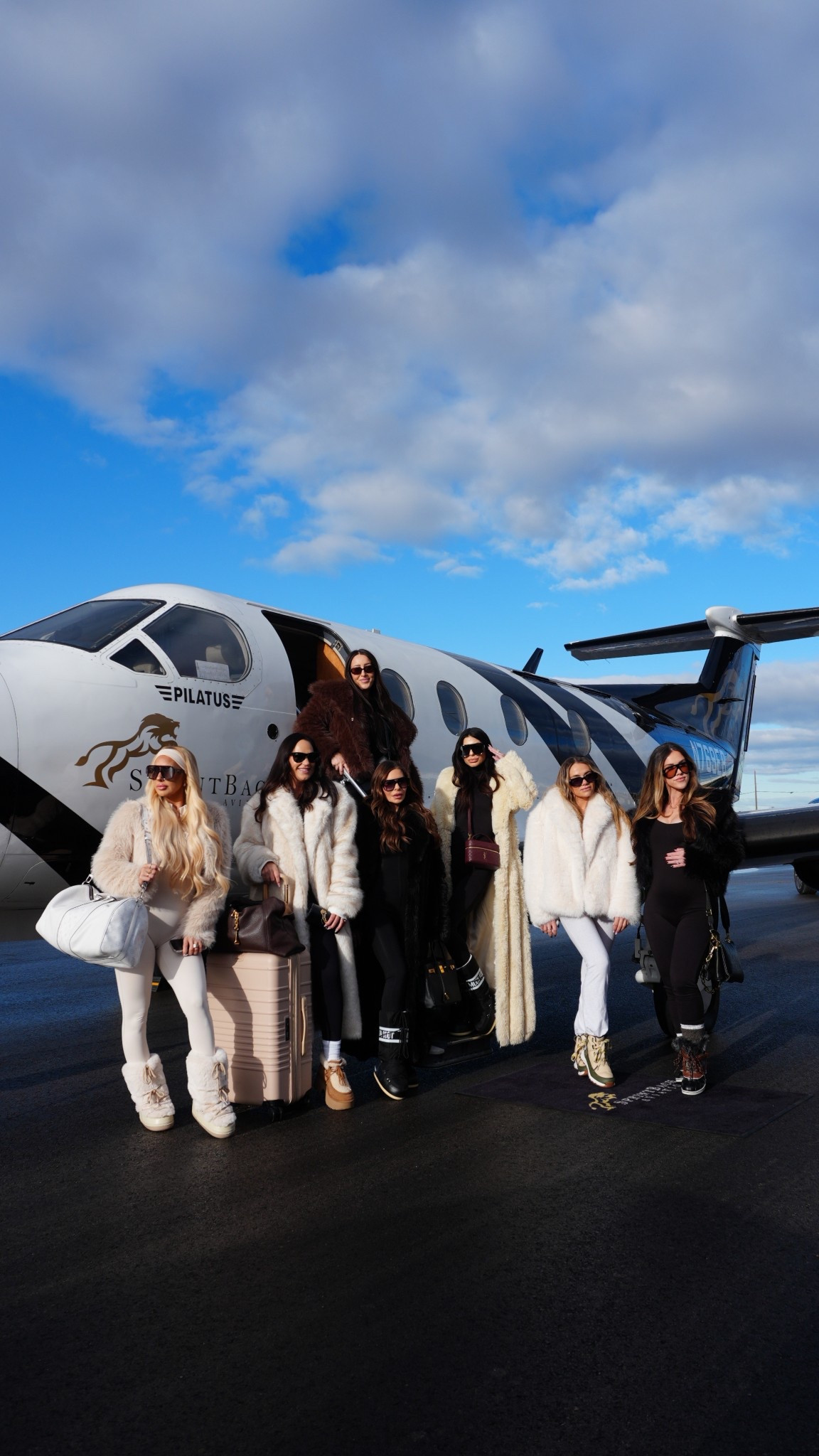 ICONIC girls day in our bumpsuits 🎿😍🛩️

#LTKTravel #LTKdayinmylife #LTKootd