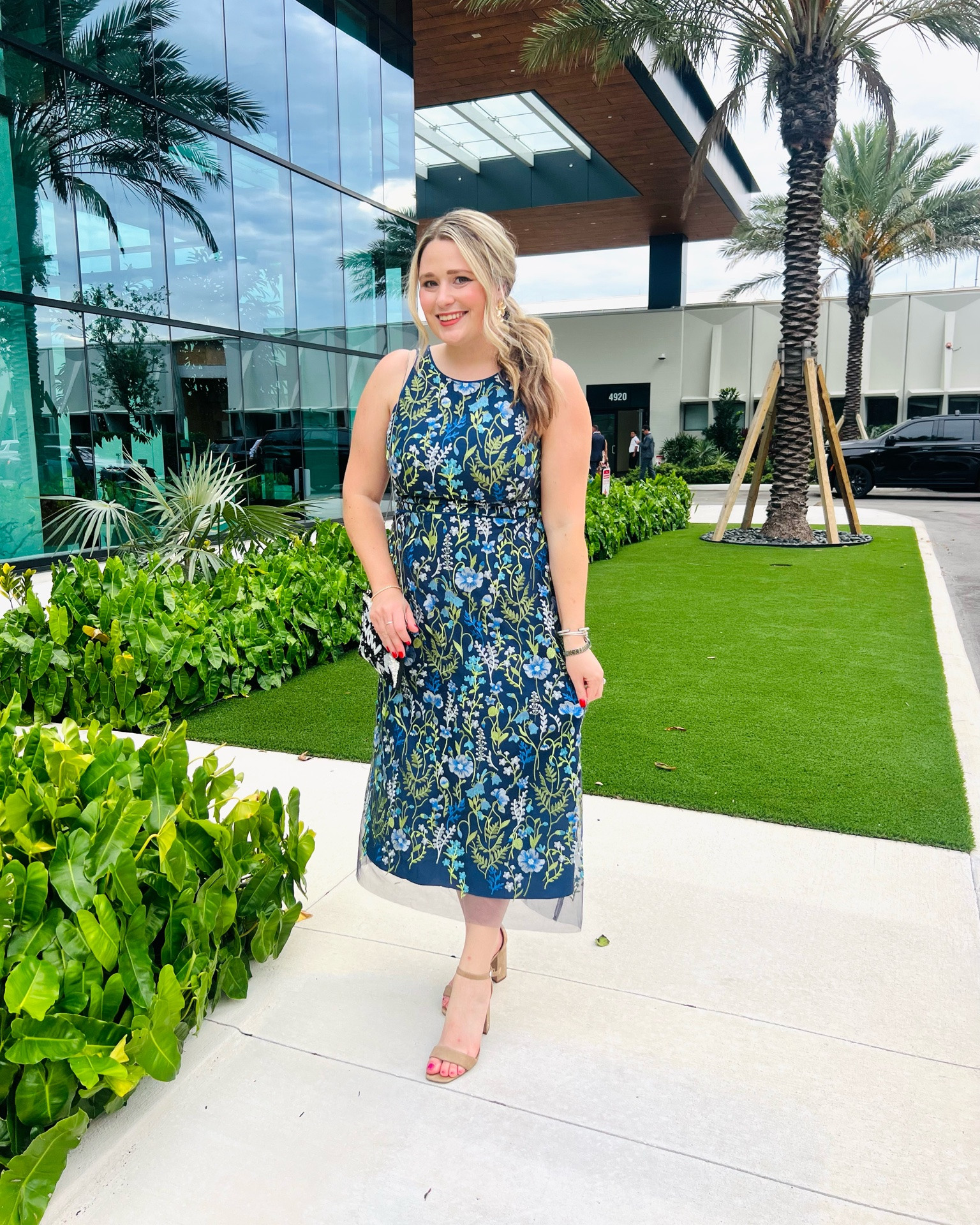Maggy London floral dress for my cousin’s bar mitzvah! Runs small and no stretch, I recommend going one size up!

Bar Mitzvah guest dress || Wedding guest dress || spring wedding guest || cocktail dress ||

#LTKWedding
