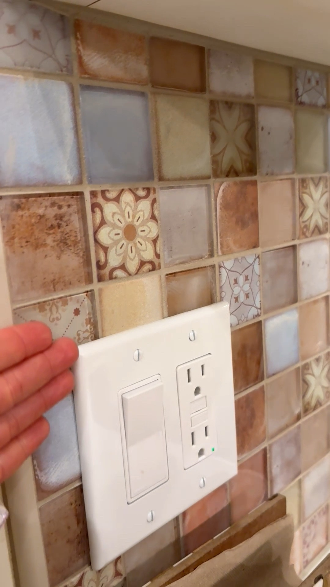 The cutest tile backsplash I’ve ever seen 

#LTKHome