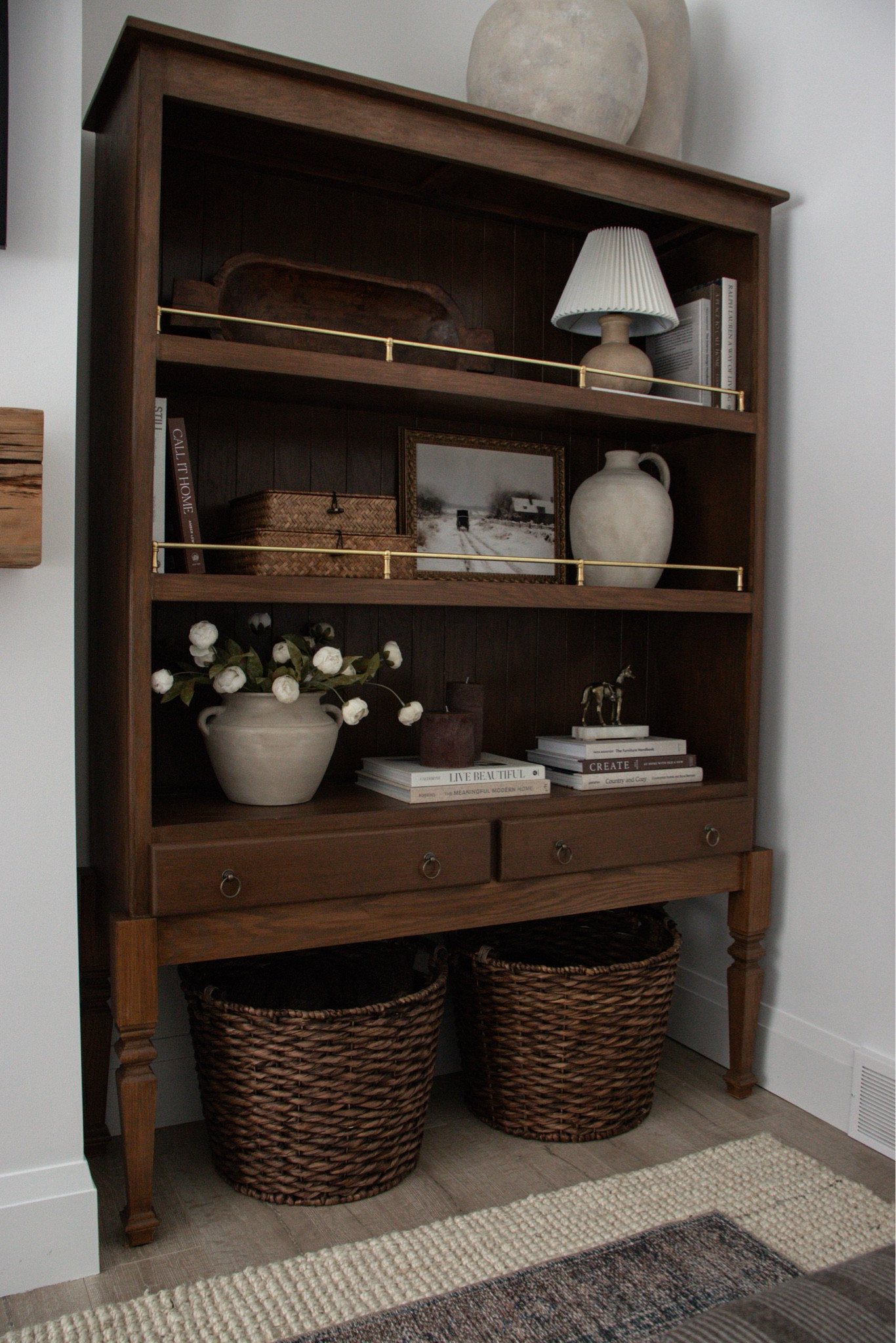 Cabinet styling 