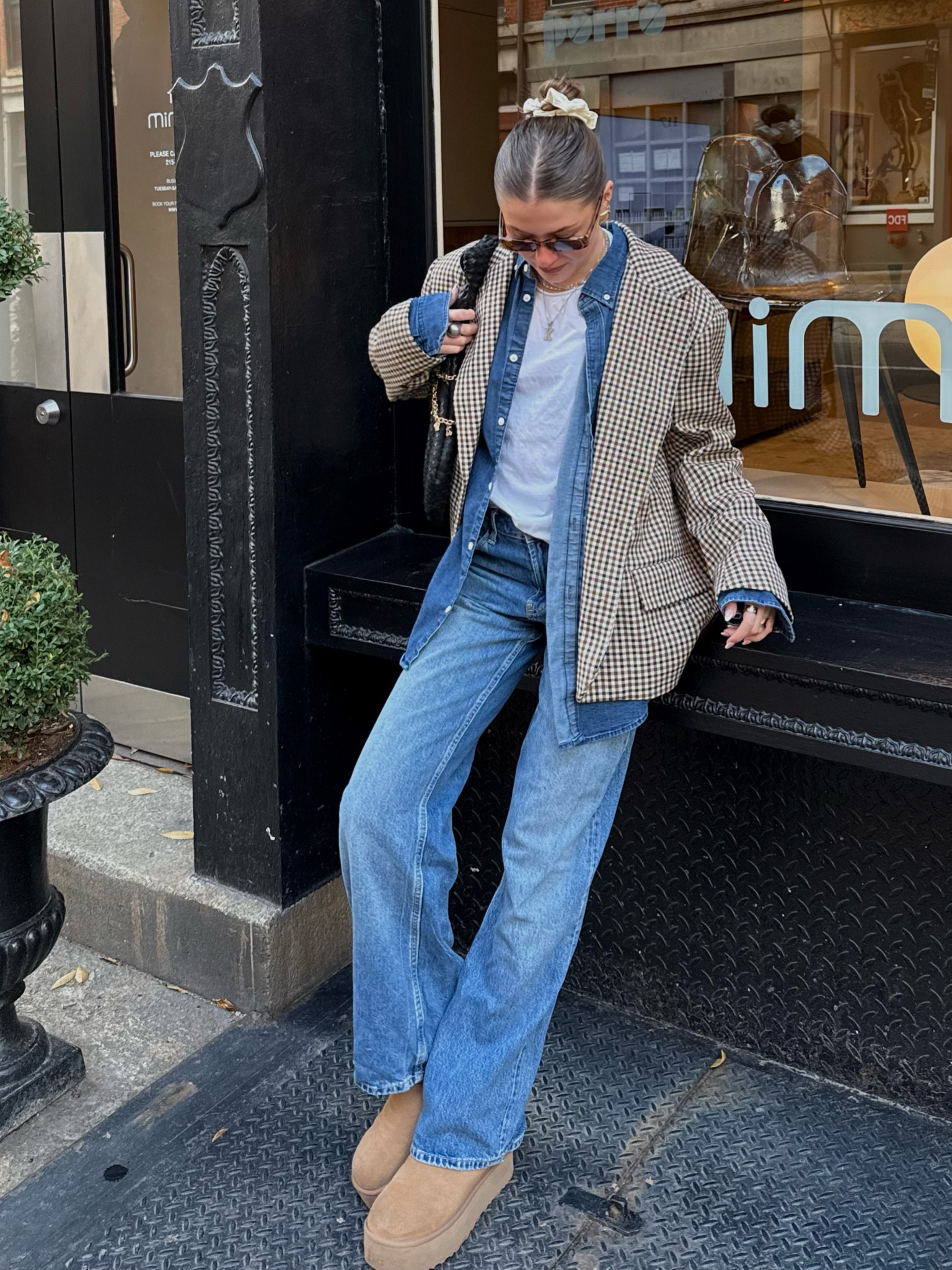 blazer: from nuuly linked in my shop my (ltk doesn’t have nuuly) 
denim button down: size large 
jeans: zara trf jean size 25 