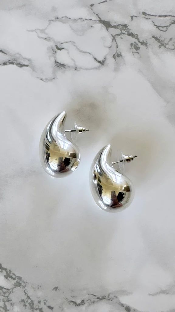 NEW!! 18k Silver Plated Drop Earrings | Glitzy Bella