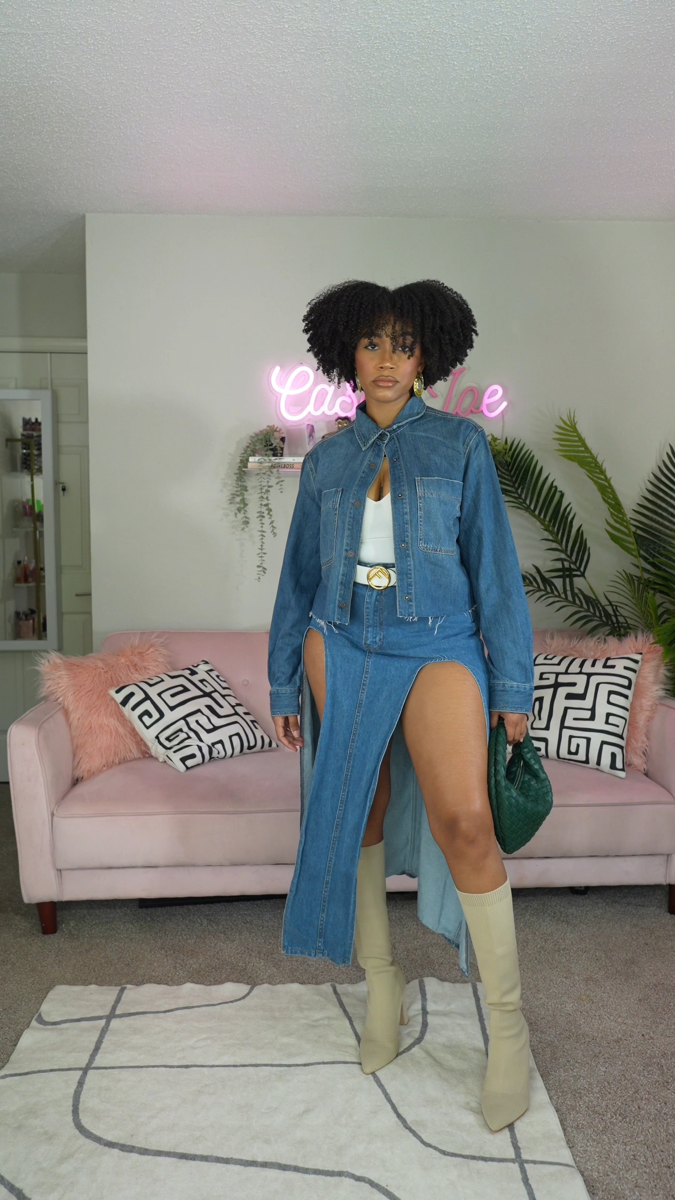 Denim maxi skirts for fall everyone? 
A denim on denim look is always going to work with fall and if you’re showing some legs be sure to pair it with a knee high sock boot 👢 

#LTKStyleTip #LTKMidsize #LTKShoeCrush