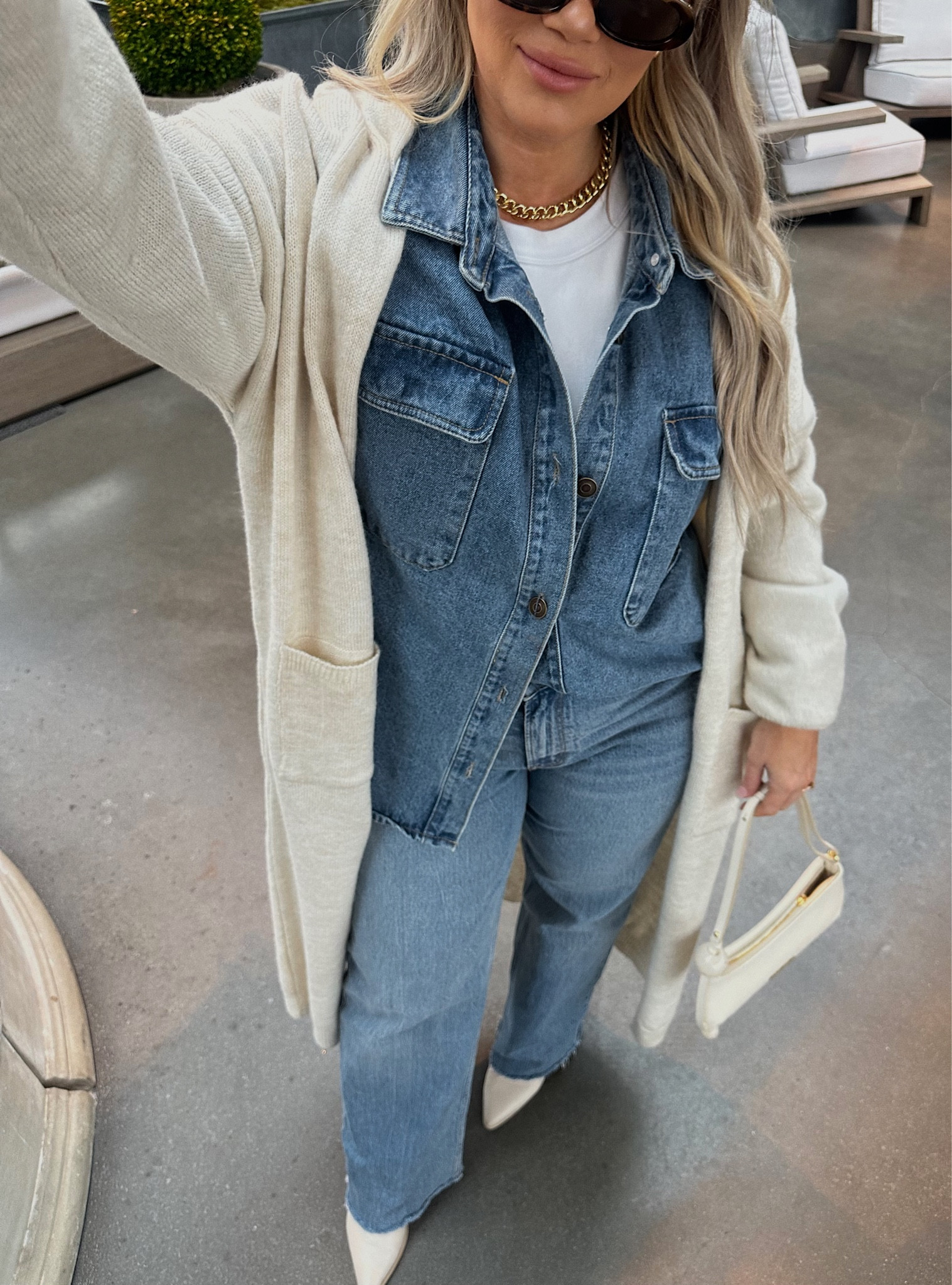 Friday fit 🫶🏼 

Top // large 
Jacket // large 
Cardigan // large 
Jeans // 31