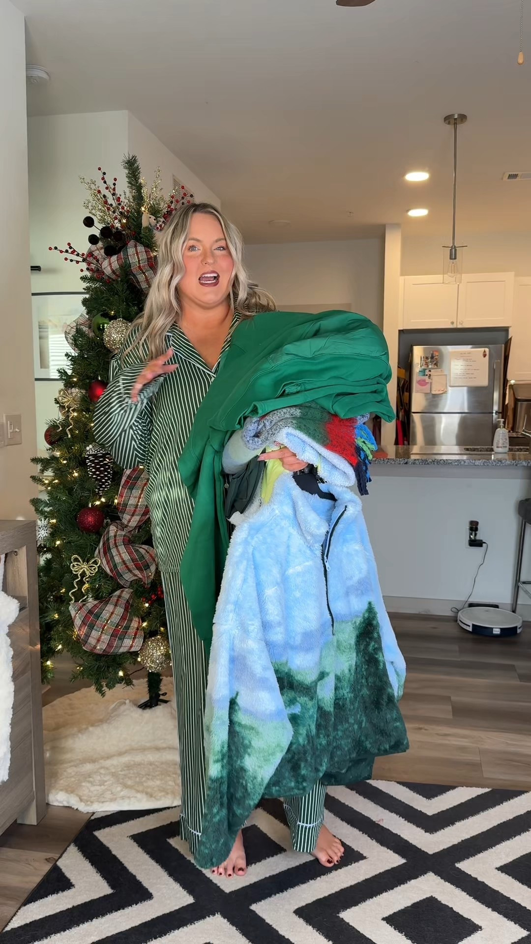 Pjs: xxl
Green hoodie: xxl
Green sweatpants: xl long
Blue and green Sherpa: xxl
Mountain Sherpa: xl
Leggings: xxl
@aerie #aerieREAL #aeriepartner

#LTKGiftGuide #LTKHoliday #LTKPlusSize