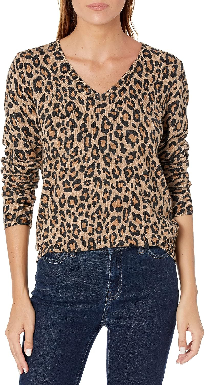 Amazon Essentials Women's Regular-Fit Lightweight Long-Sleeve V-Neck Sweater, Ribbed, Cozy Soft (Available in Plus Size) | Amazon (US)