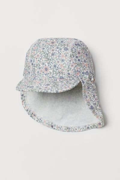 Swim cap in UV-protective fabric. Visor at front and flap at back to protect back of neck. UPF 50... | H&M (US + CA)