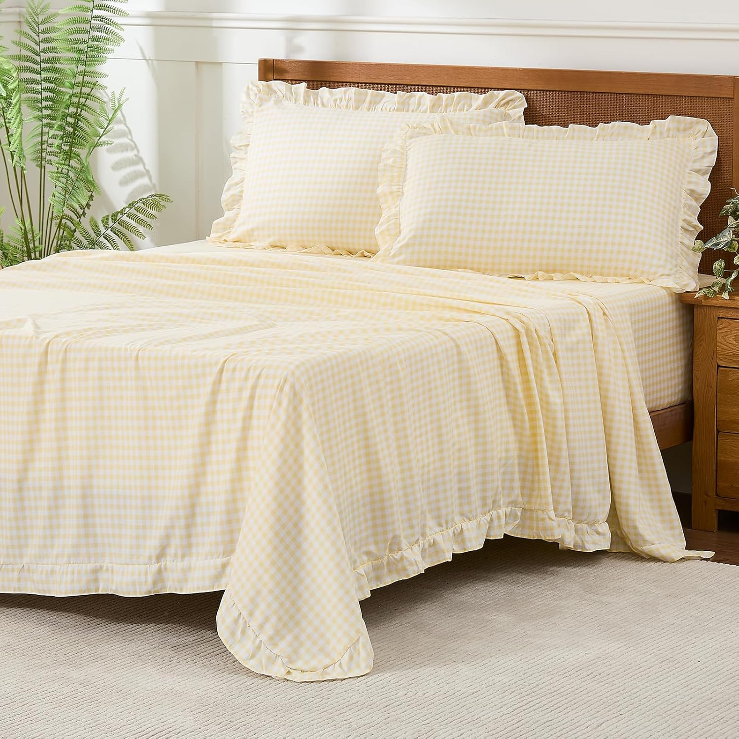 Gingham Queen Sheet Set, Lightweight Super Soft Brushed Microfiber Plaid Bed Sheets with 16" Deep... | Amazon (US)