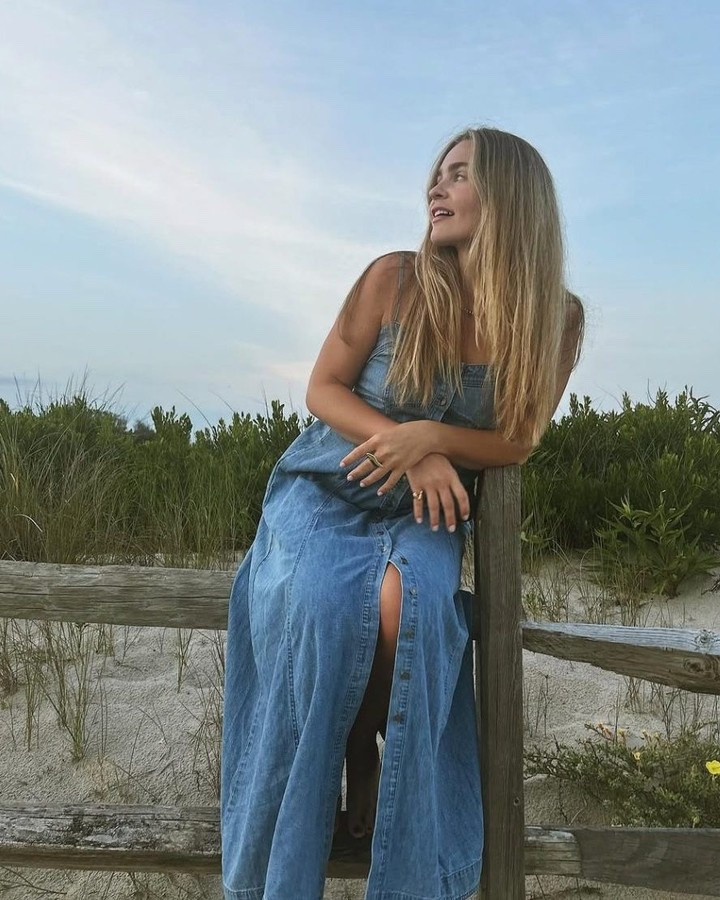 After only one month (!!!) I’ve seen real results with Nutrafol and I don’t say that lightly - My hair is growing faster, feels stronger, and the biggest surprise? I’m actually seeing some coverage fill in along my side hairline where it always gets sparse for me. 