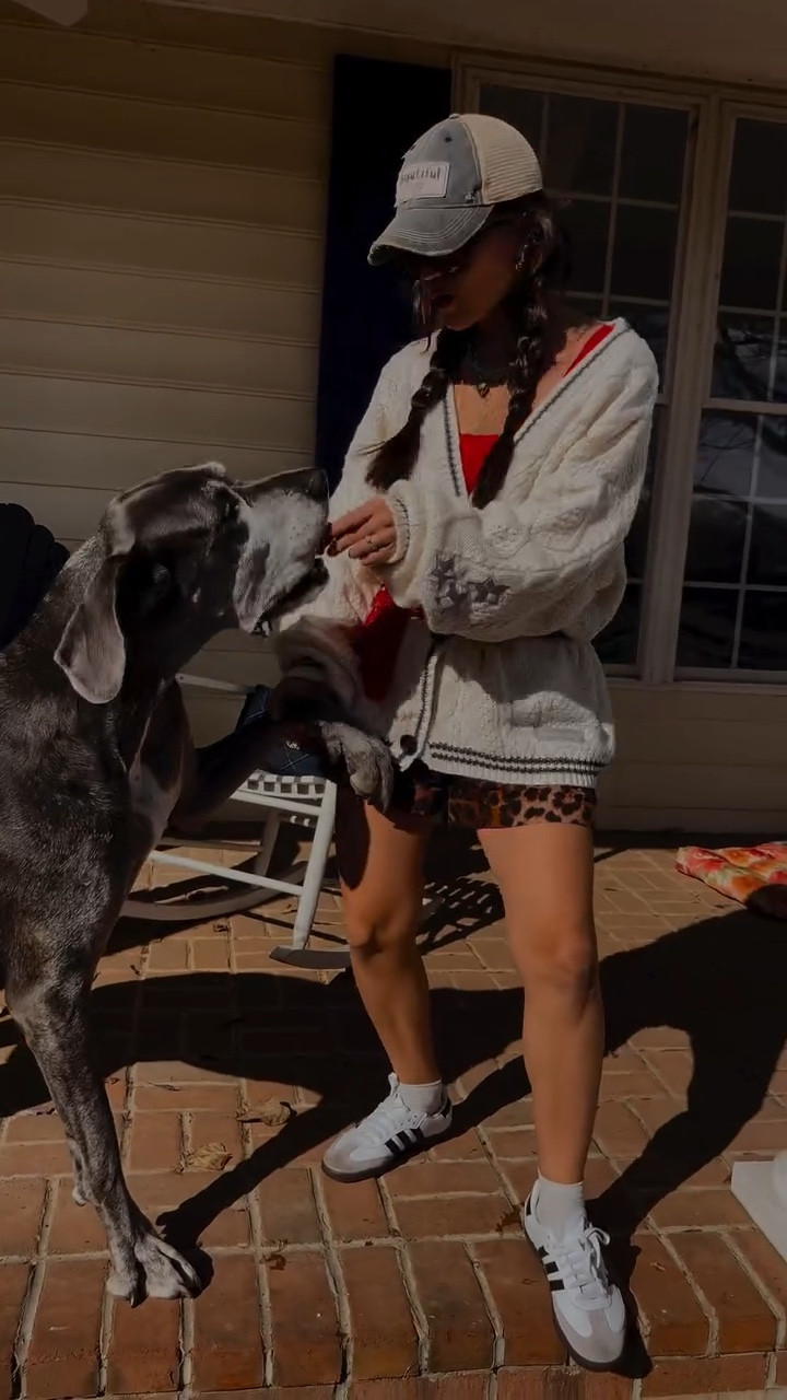 This week outfit rotation 👾🎩 when you’re just here for outfits but song get you.. 💃🏻🕺🏻 

#Oops #FashionAndFun