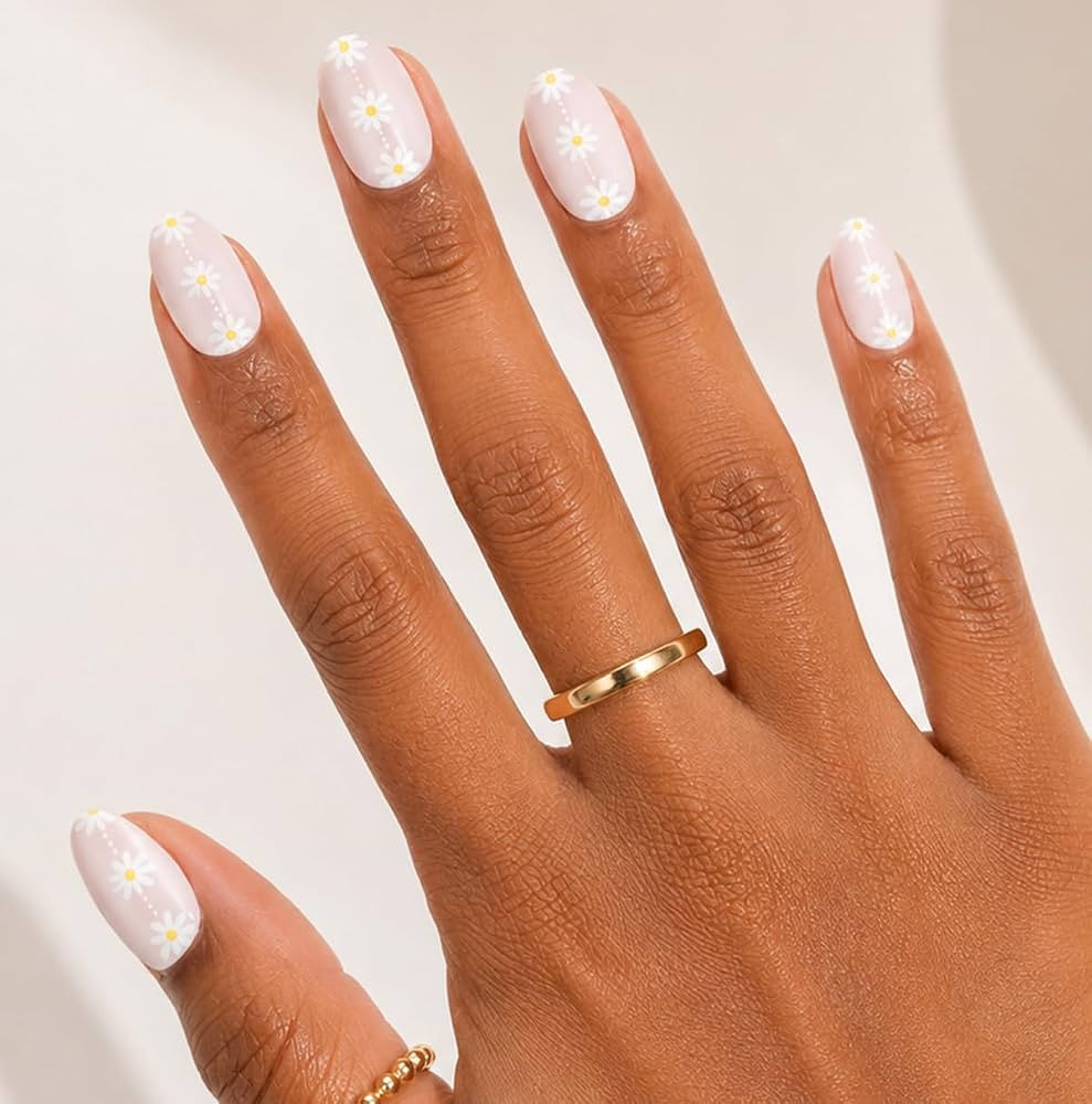 Olive & June Instant Mani Press-On Nails, Daisy Chain, Short, Round | Amazon (US)